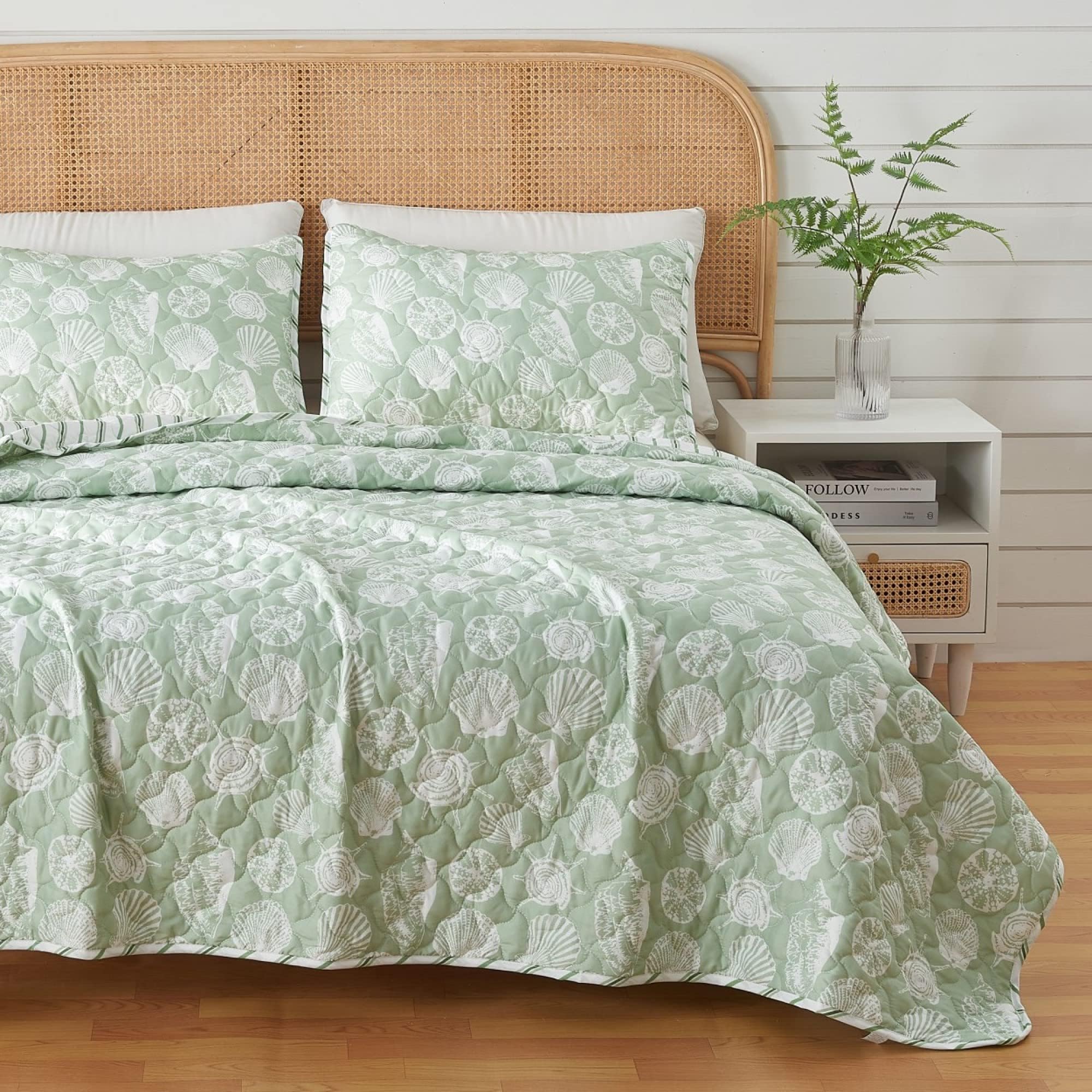 Great Bay Home King Coastal Quilt Bedding Set, Summer