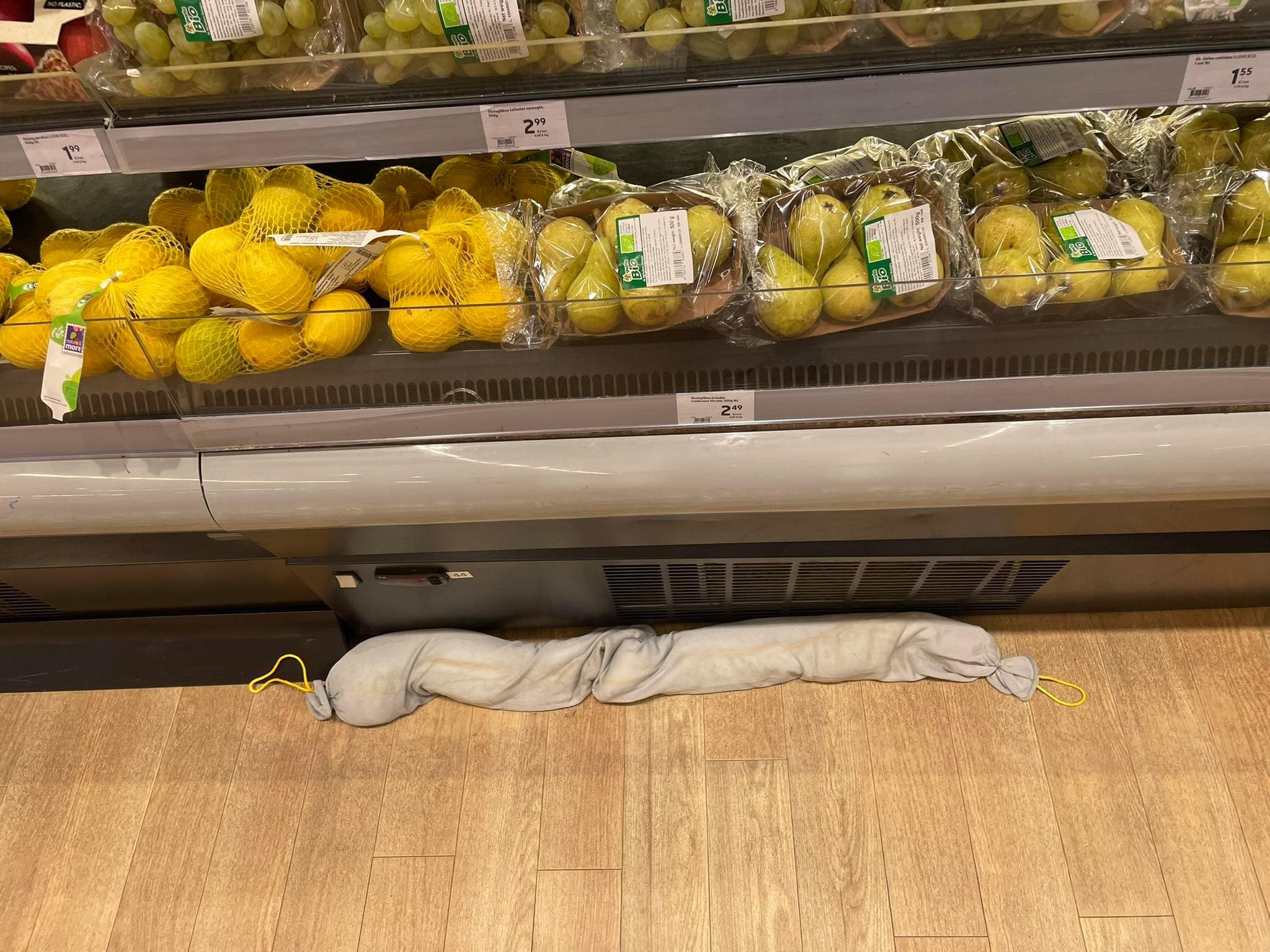 Barriera di protezione dalle perdite attivata dall'acqua per tubi che perdono, lavatrici e WC intasati - capacità di assorbimento fino a 10 litri, confezione da 2: 120 × 10 cm, MONOUSO