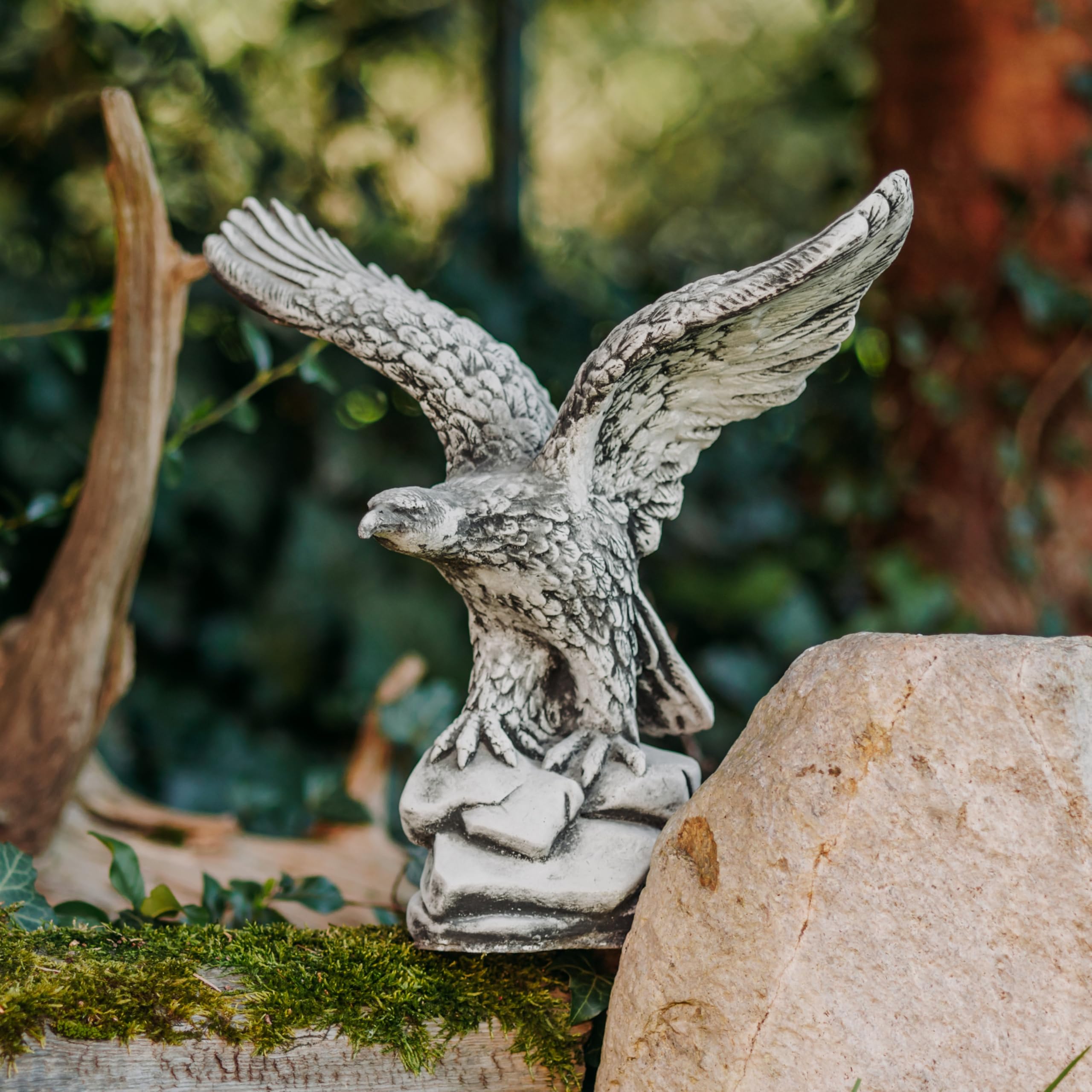 gartendekoparadies.de Figurka orła z odlewu kamiennego, wysokość 32 cm, rozpiętość 35 cm, 4 kg, czarna patynowana, odporna na mróz