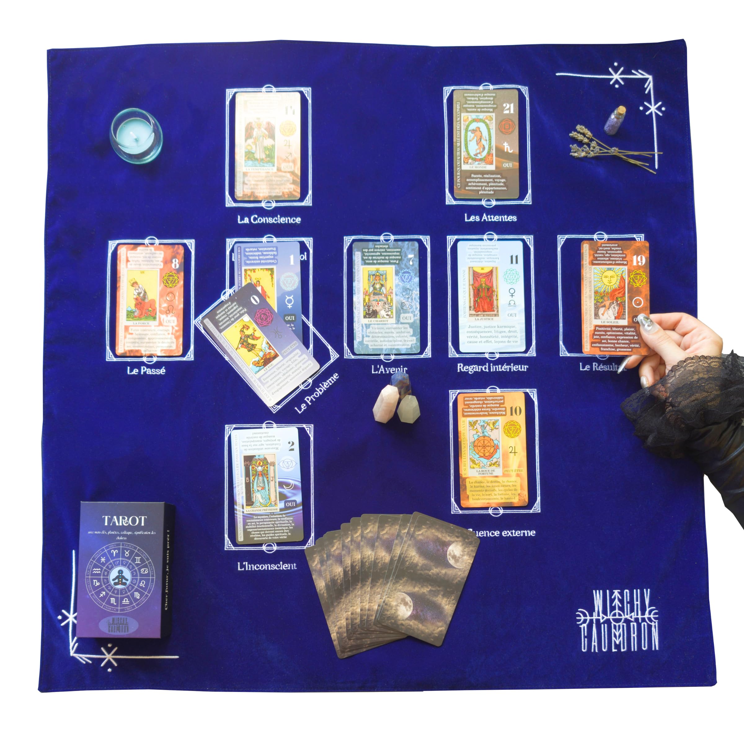 Witchy Cauldron Français – Nappe de Tarot divinatoire et d’autel Lune, sorcière – Broderie Velours Soie Satin Croix Celtique (Bleu)