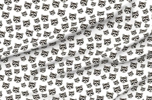 Spoonflower Tela  Escala de mapaches mapache bosque, bosque animal neutro negro blanco impreso en tela Minky por The Yard  Cobijas de bebé de