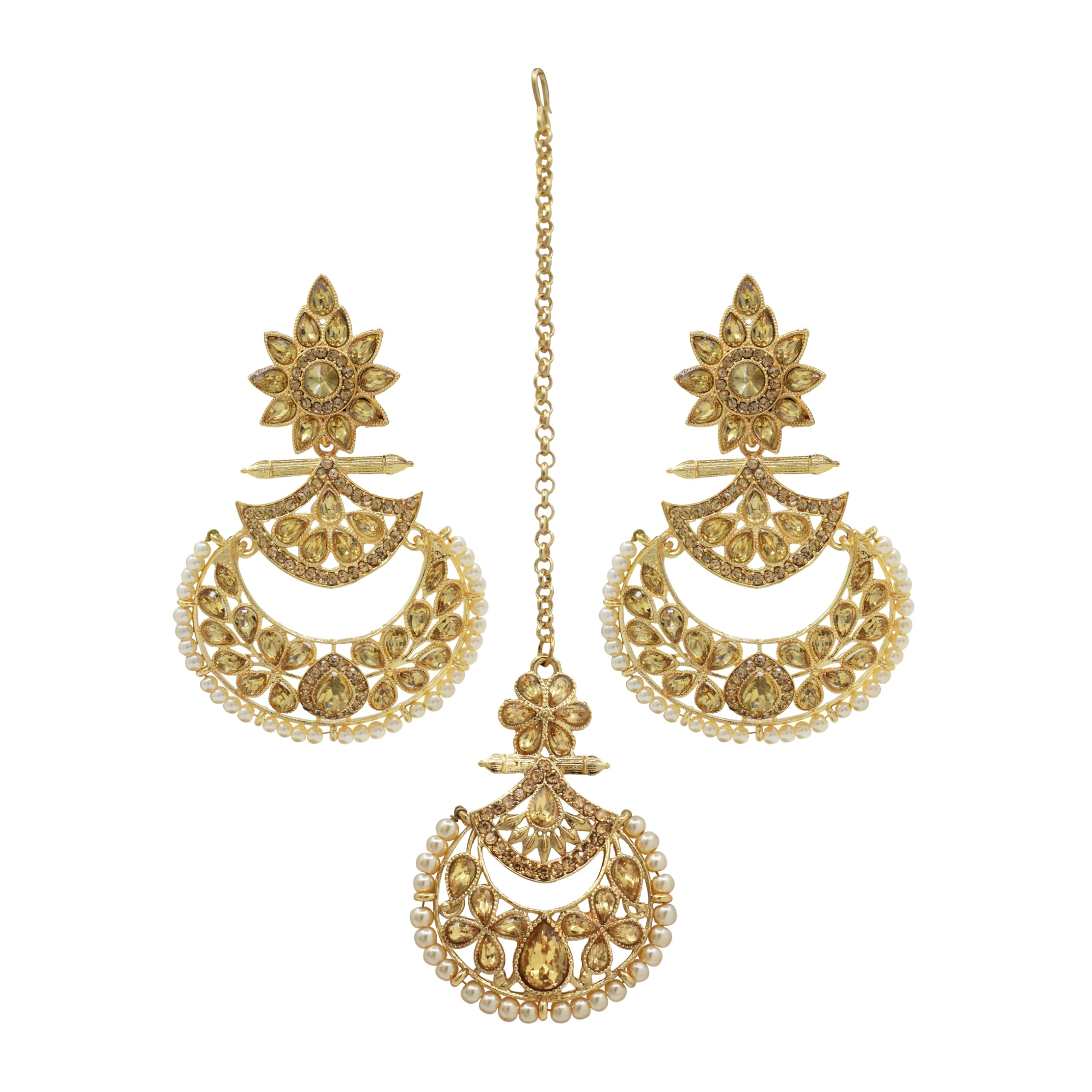 Samyuktha Orecchini tradizionali placcati in oro con design floreale e Maangtikka racchiusi con finto kundan e perle, set di gioielli in oro, metallo, senza pietre preziose, Metallo, Nessuna pietra