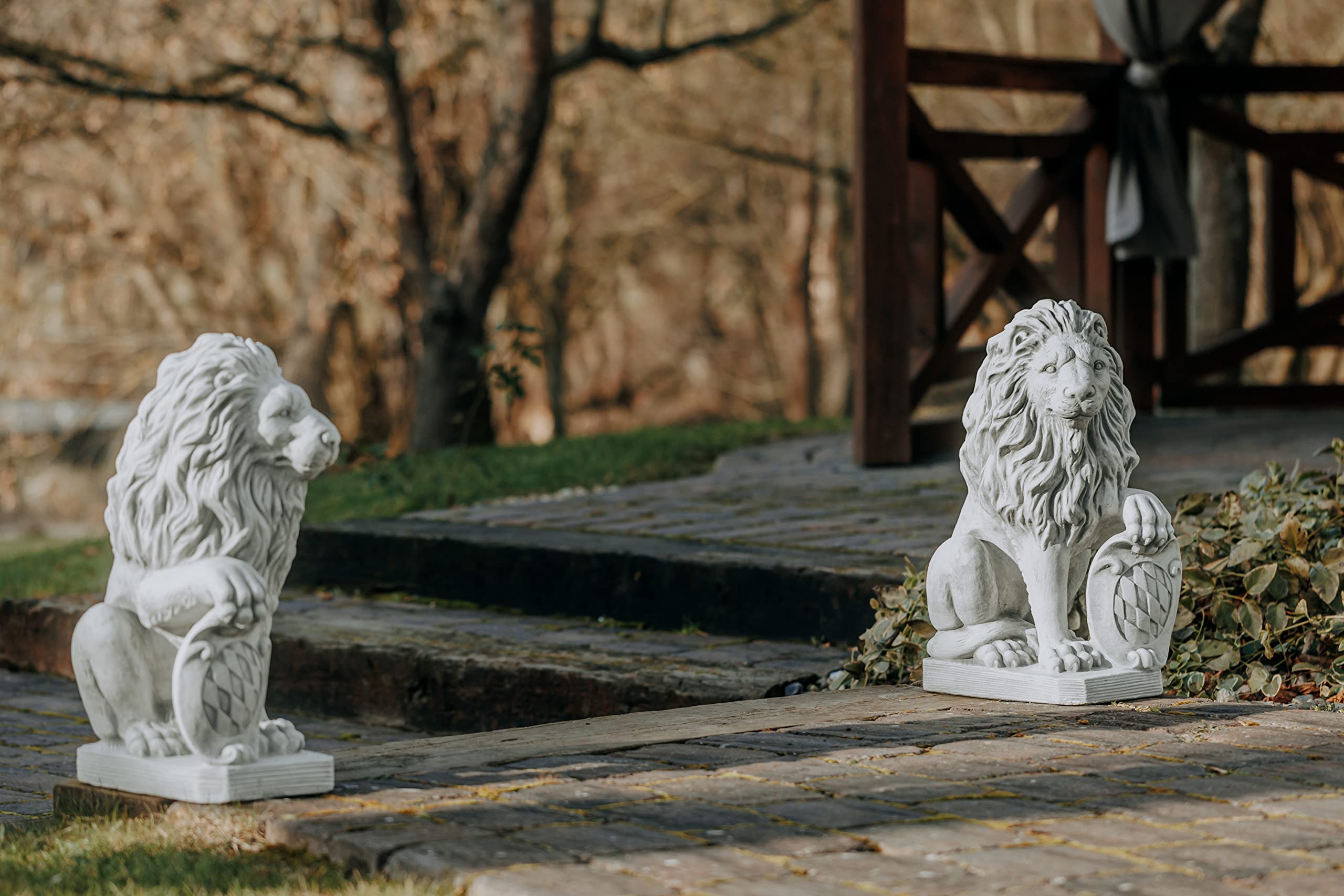 Statues De Lions En Pierre Reconstituée - Couple Avec Blason, Résistant Au Gel, Décoration Extérieure Pour Entrée Ou Jardin
