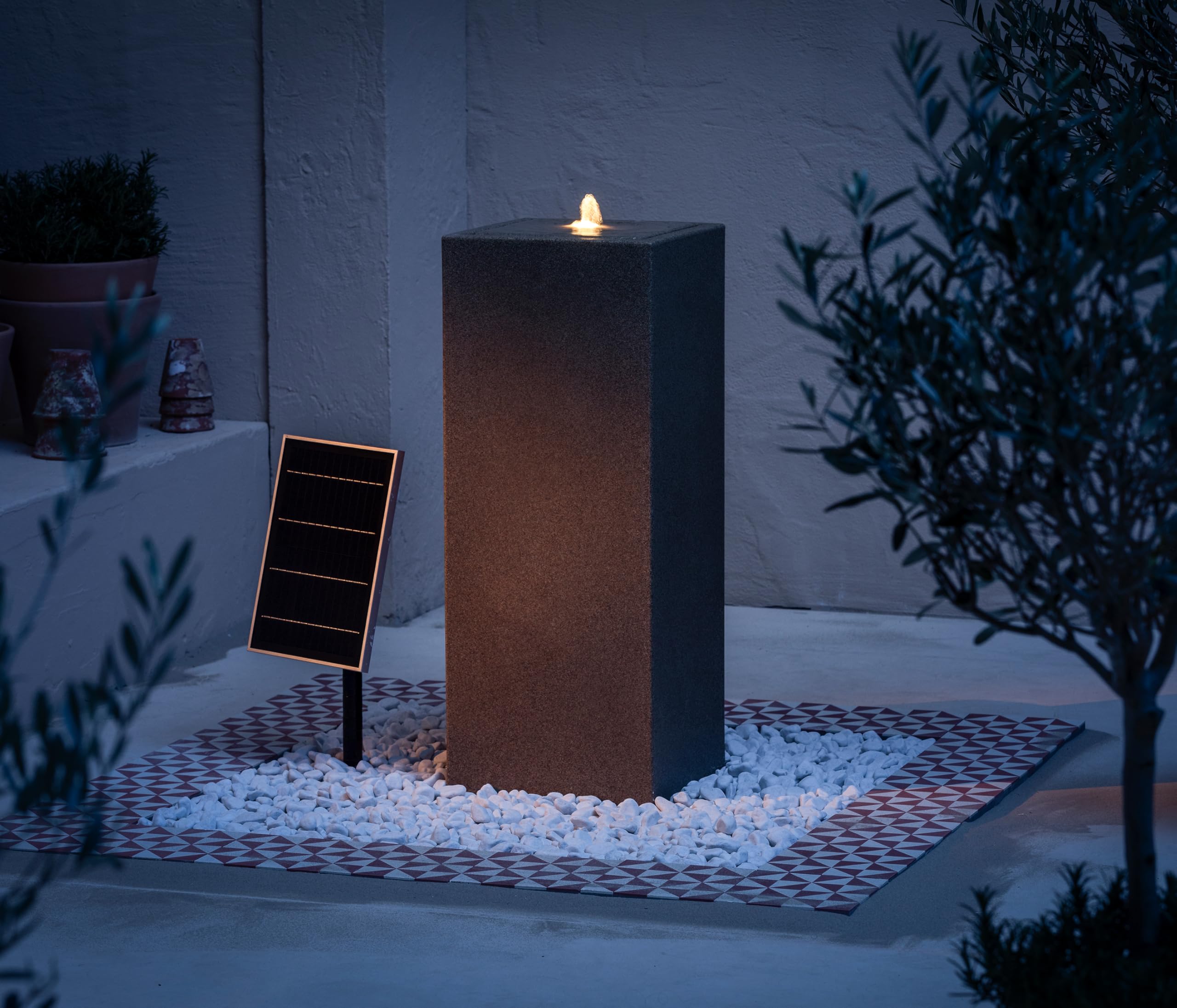 Dehner Solarbrunnen Glonn, Solarbrunnen frostbeständig, Brunnen für Außen, mit LED Beleuchtung, ca. 90 x 35 x 35 cm, Polyethylen, braun