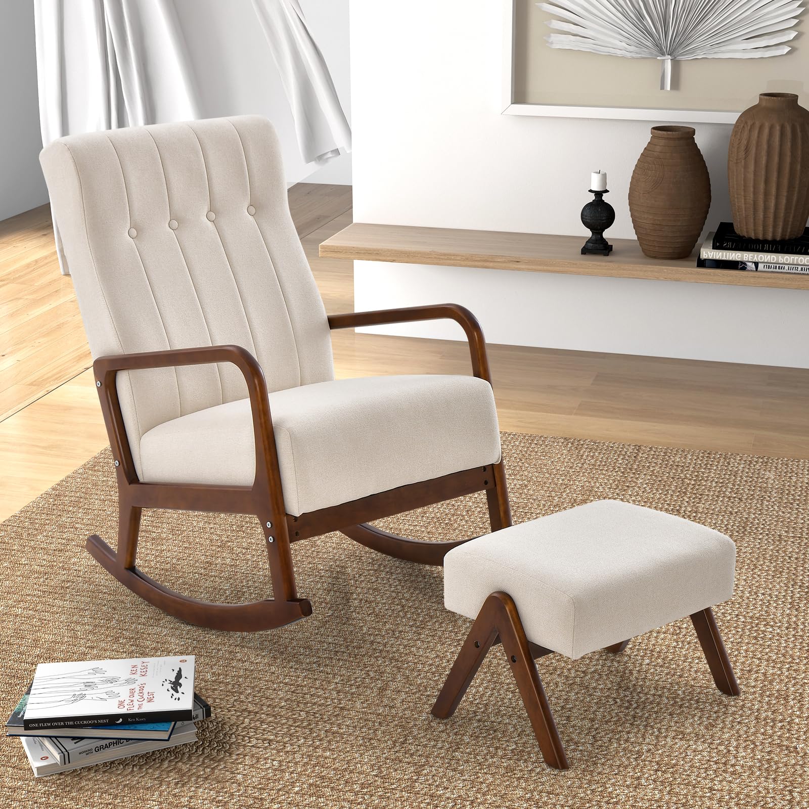 HOMASIS Sedia a Dondolo con Poggiapiedi, Set da Poltrona a Dondolo con Braccioli e Struttura in Legno Massello, Sedia Allattamento per Camera da Letto, Salotto, Fino a 150 kg, 97x65x104cm (Beige)