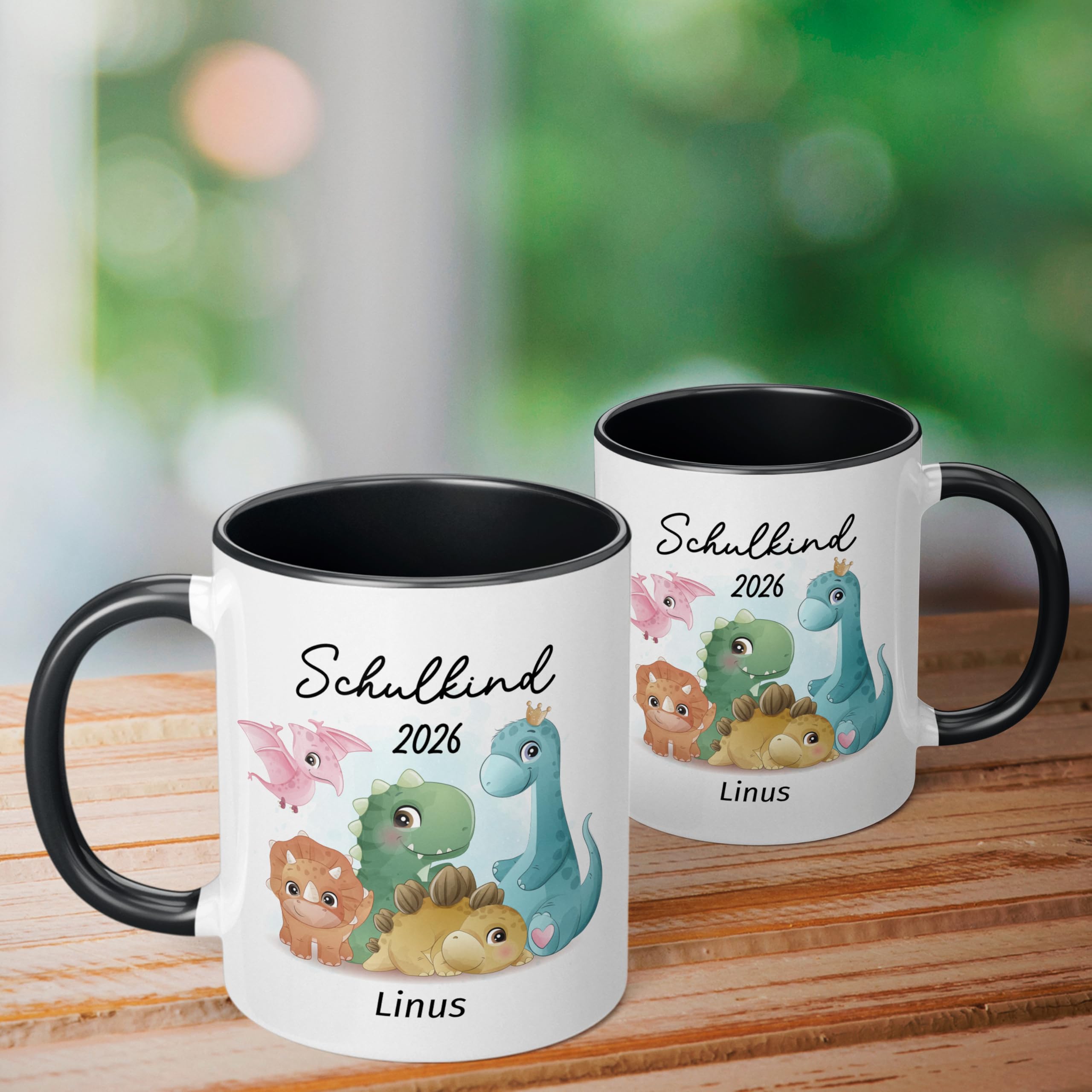 True Statements Geschenk zur Einschulung für Jungen: Keramik-Tasse „Schulkind 2026“ - Dinosaurier-Watercolor-Motiv - 330ml - personalisiert mit Namen Erstklässler Schüler 1. Klasse, Schwarz
