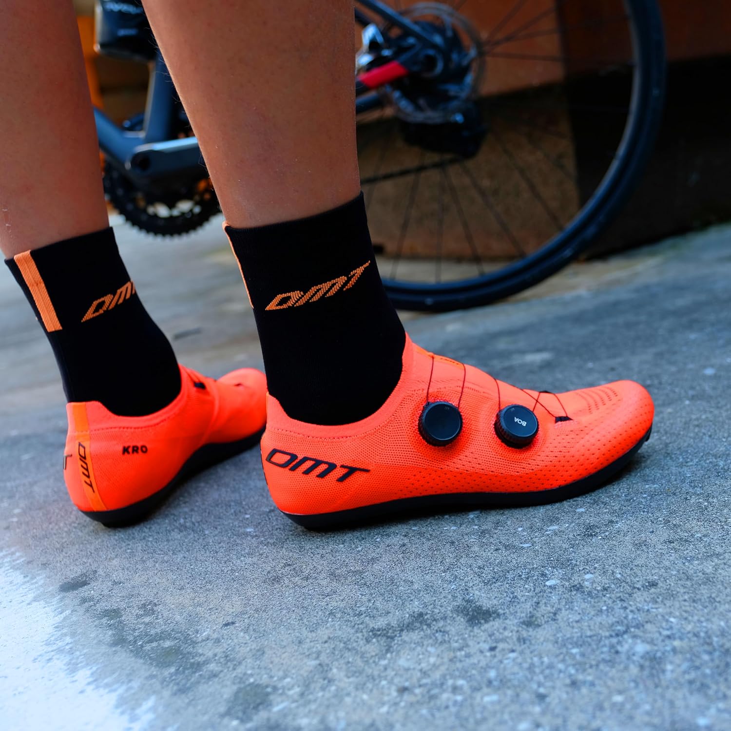 DMT Unisex's Road Cycling Shoes, Coral, 8 US