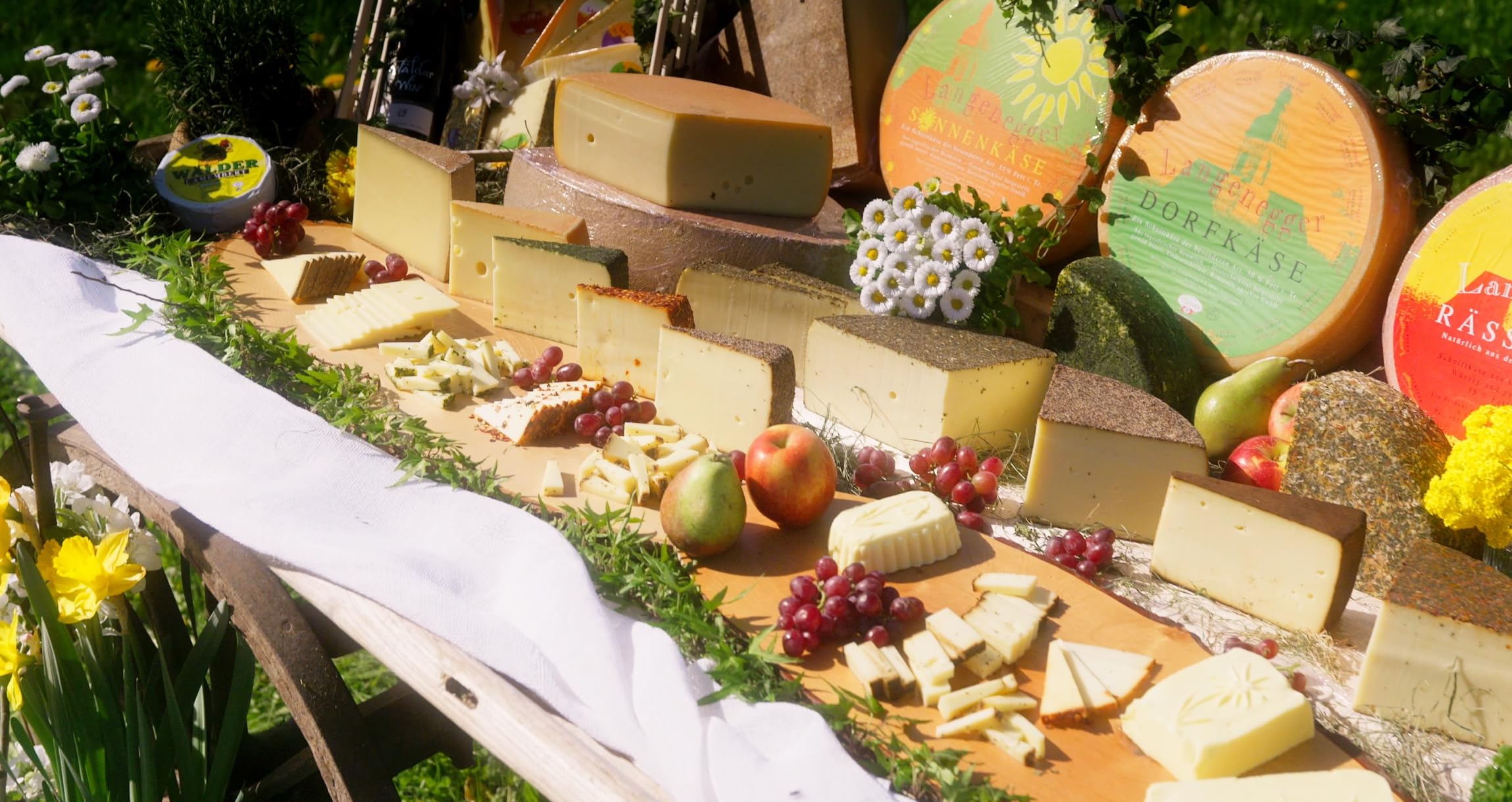 Langenegger Pfefferkäse – Doppel-Gold 2024 & 2025 – Würzig-pikant mit schwarzem Pfeffer – 100% Heumilch & laktosefrei – Frisch vom Laib geschnitten (300 g)