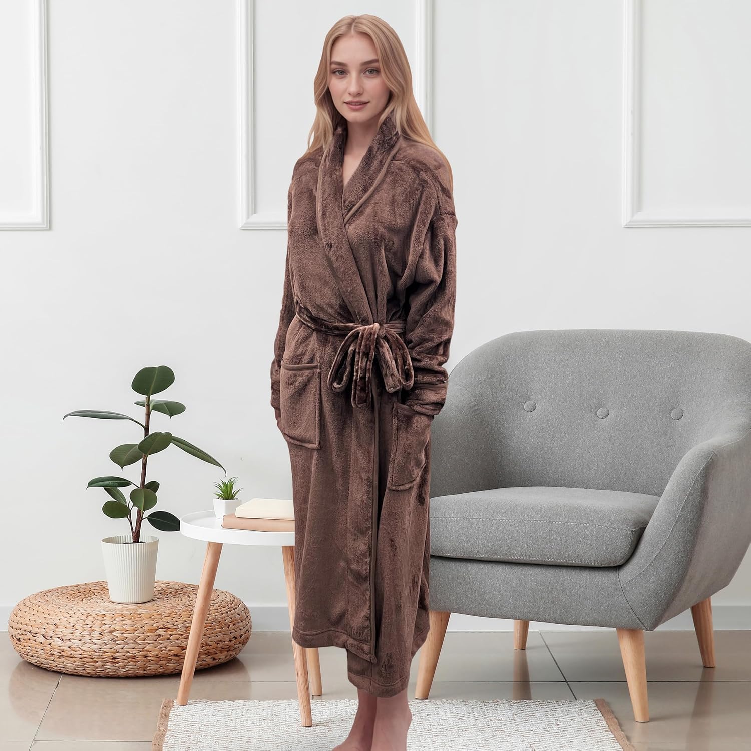 Elegant Comfort Luxurious Womens Spa Plush Fleece Bathrobe with Shawl Collar and Pockets - Velvet Soft Fluffy, Warm Long Robe