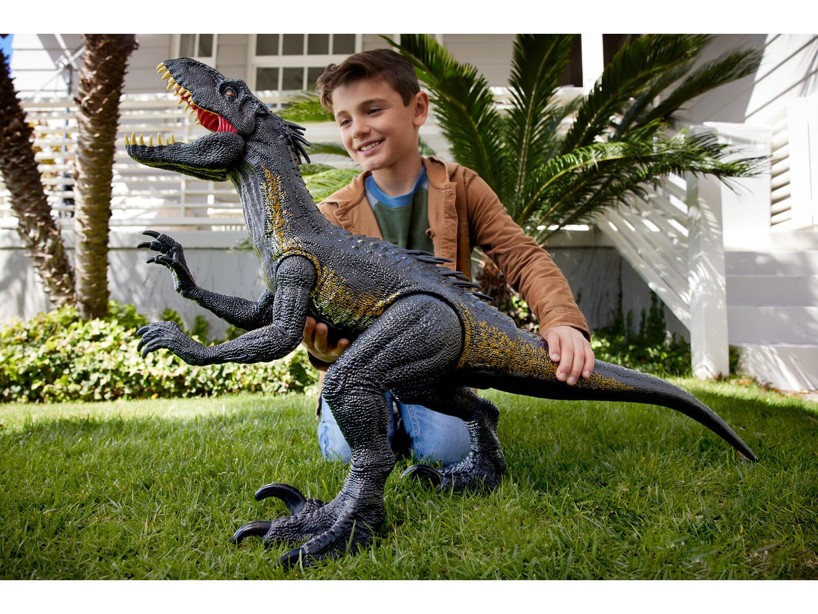 Mattel Jurassic World: Il Regno Distrutto - Indoraptor Supercolossale, dinosauro gigante lungo 90+ cm e alto 41 cm, inghiotte fino a 20 mini action figures, giocattolo per bambini, 4+ anni, HKY14