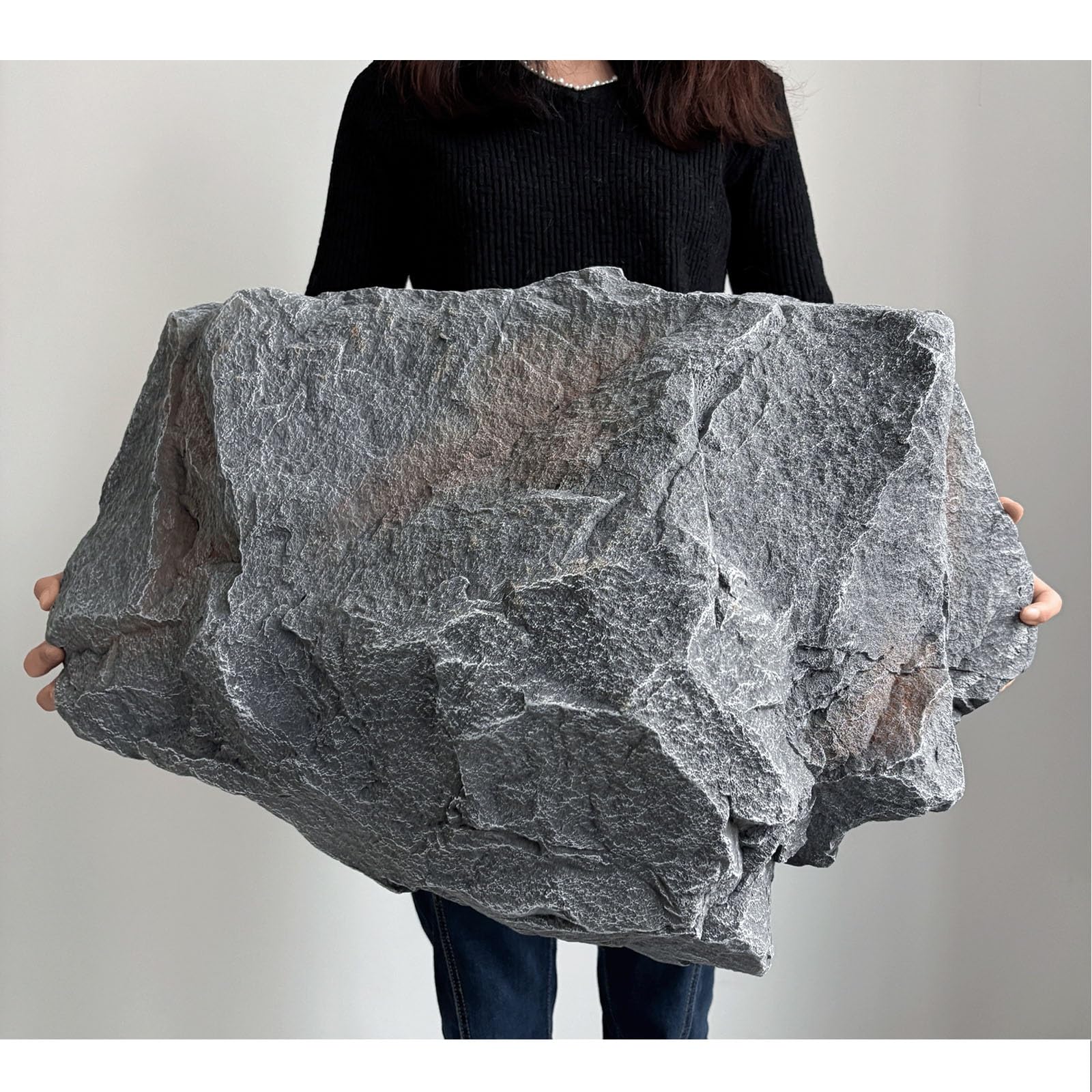 Rocas falsas macizas de poliuretano, la decoración exterior duradera para tu patio
