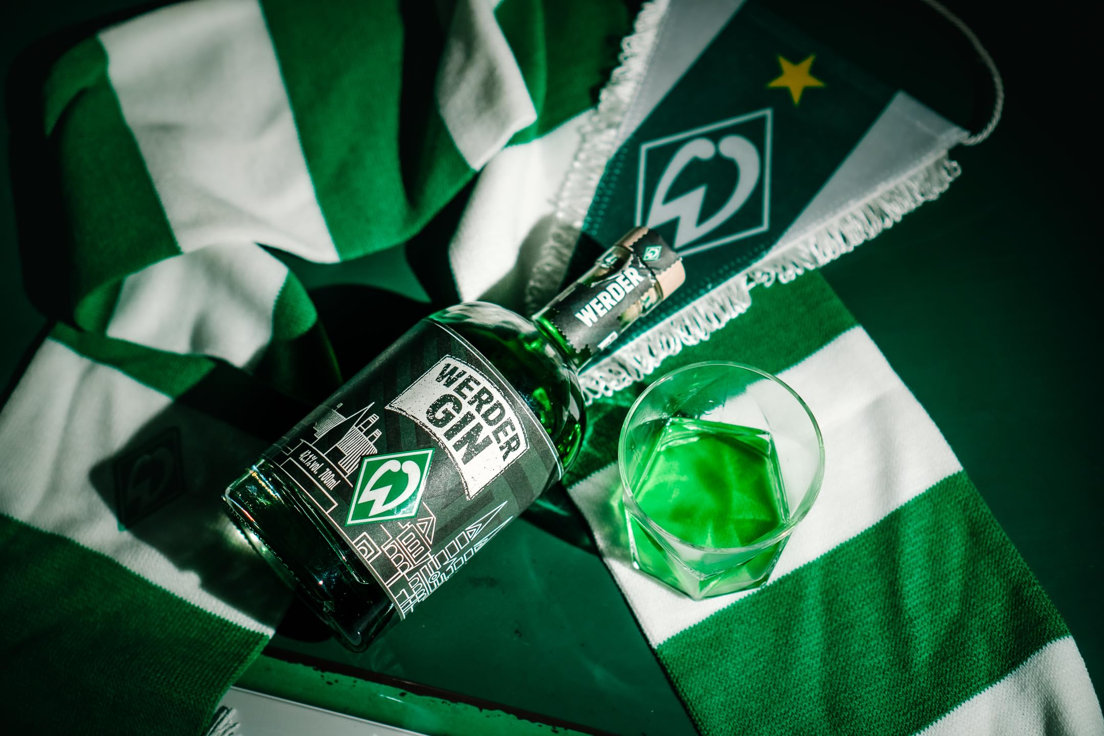 Werder Gin | Der Erste SV Werder Bremen Gin | Fruchtig & Exotisch | Craft Gin | 500ml | 42,1% vol