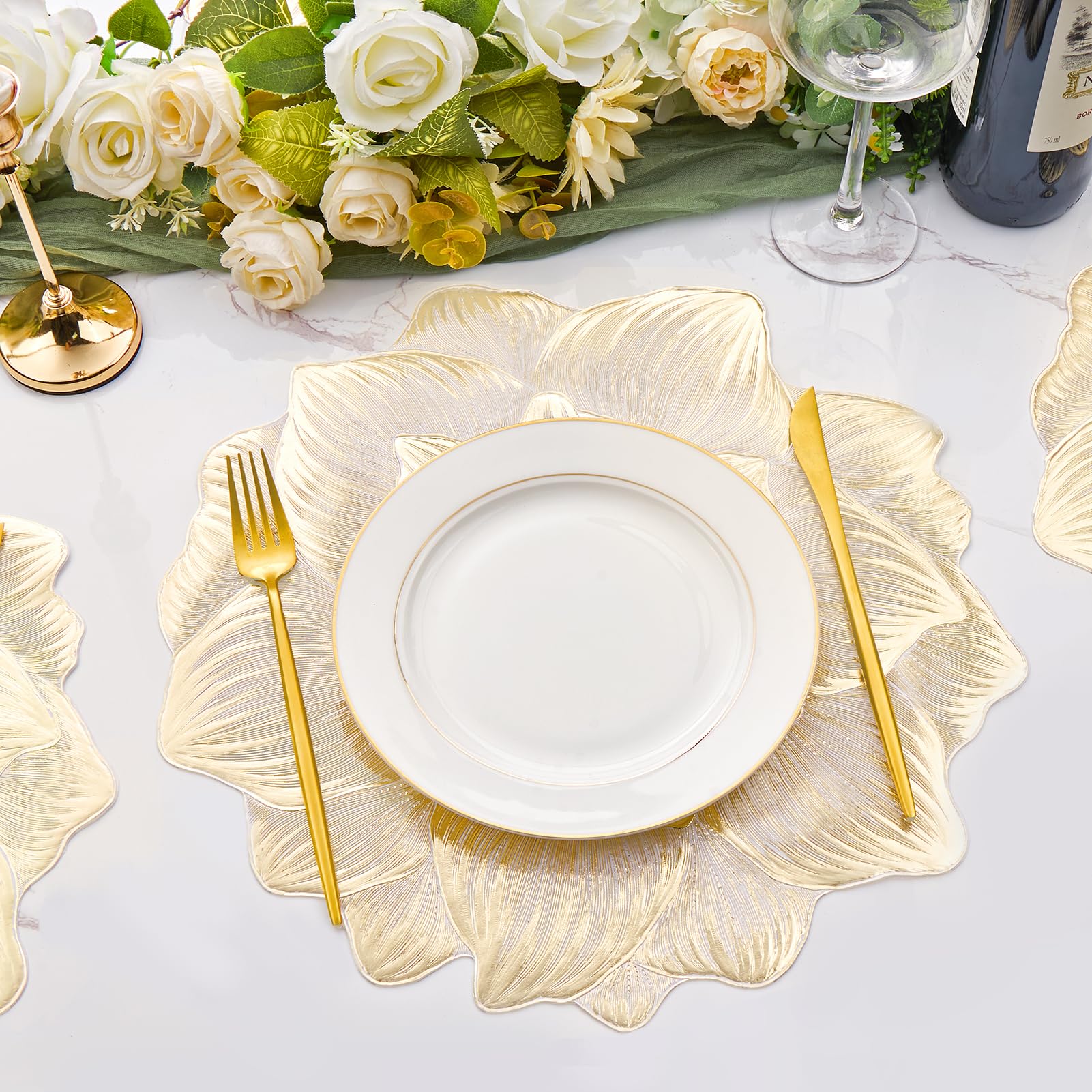 Lot de 6 sets de table ronds en vinyle pressé métallique avec motif floral 3D imperméables et résistants à l'huile pour les vacances, les mariages, les fêtes et l'extérieur Doré