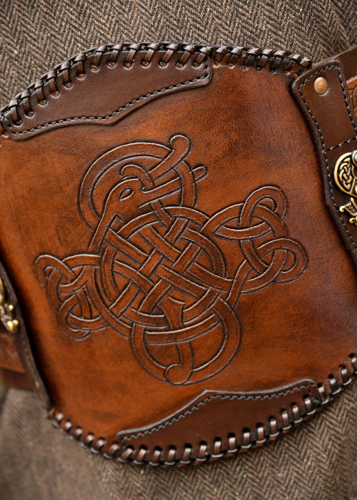Battle-Merchant - Wikinger Gürtel aus echtem Leder mit Prägung - Unisex - Ideal für Mittelalter LARP und Fantasy Cosplay