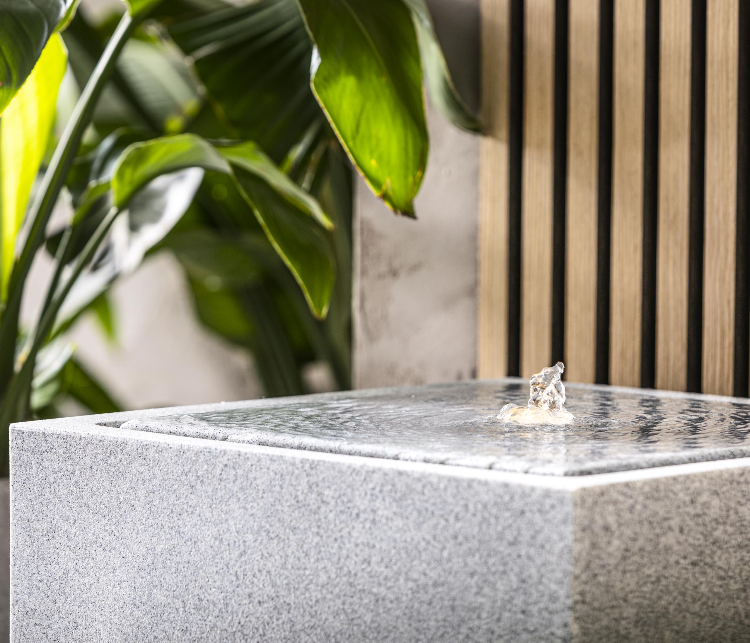 Fontaine Solaire Biala Résistante au Gel Extérieur Éclairage LED 32,5 x 44 x 44 cm Polyéthylène Gris