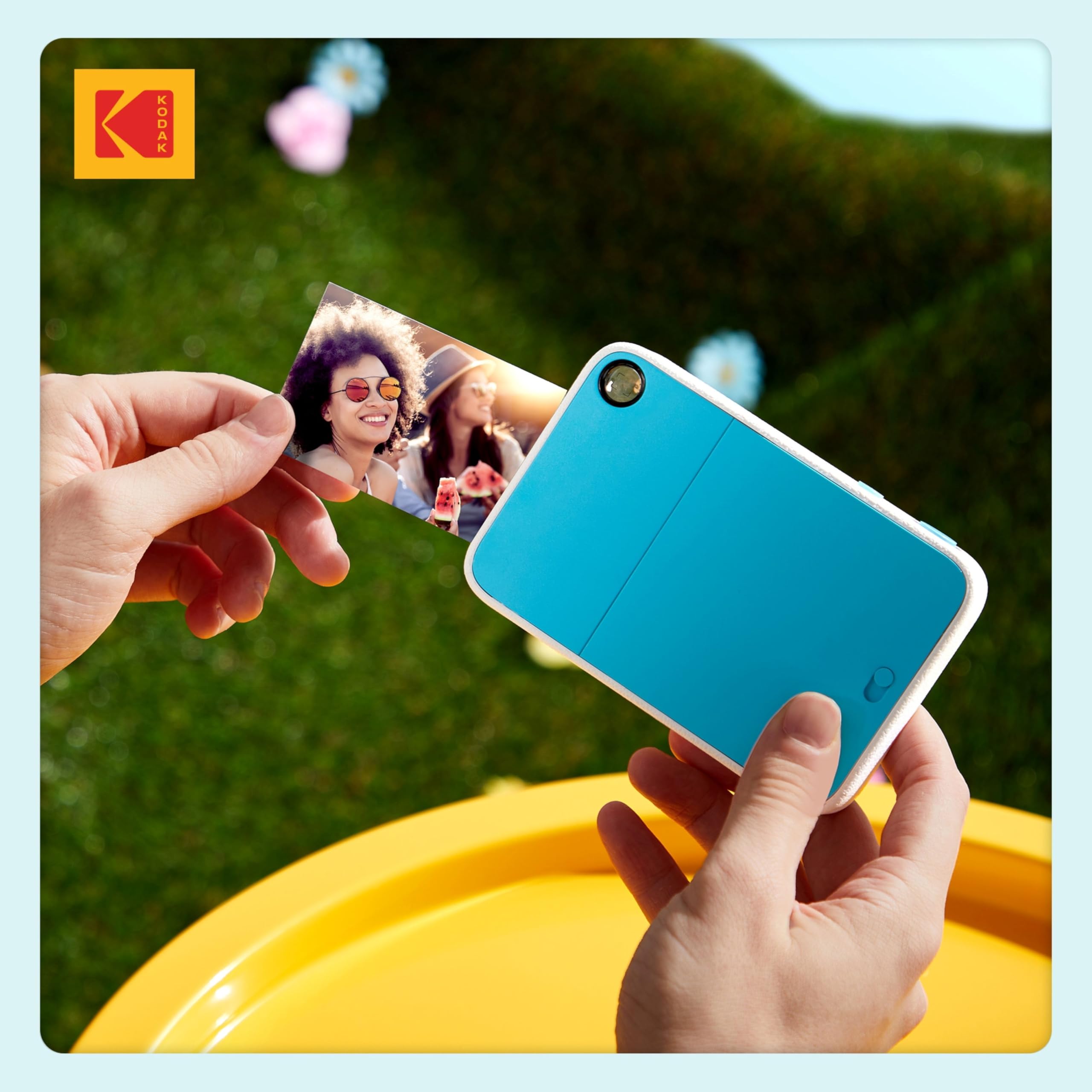 KODAK Printomatic+ - Kit di base per fotocamera digitale a stampa istantanea, custodia da trasporto e carta fotografica Zink con retro adesivo, 10 MP, foto a colori, indicatore di stato a LED GB