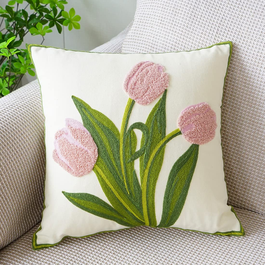 Housse de coussin carrée rose en coton tufté brodé 45x45 cm