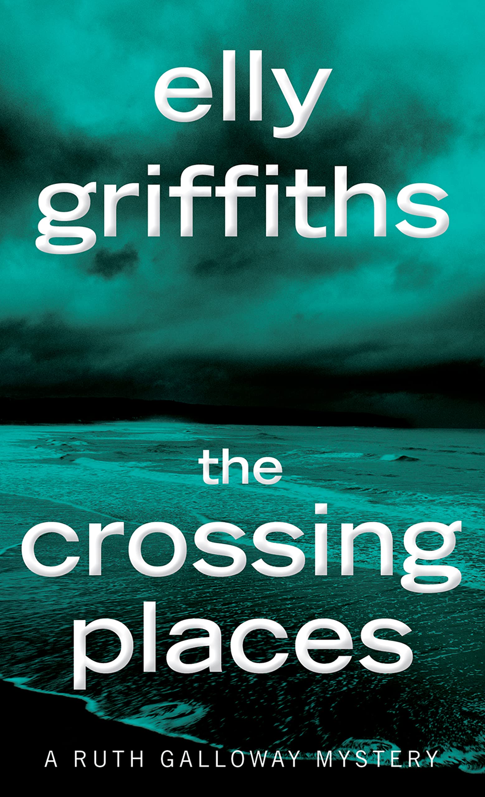 The Crossing Places: The First Ruth Galloway Mystery―An Edgar Award Winner (Ruth Galloway Mysteries, 1)