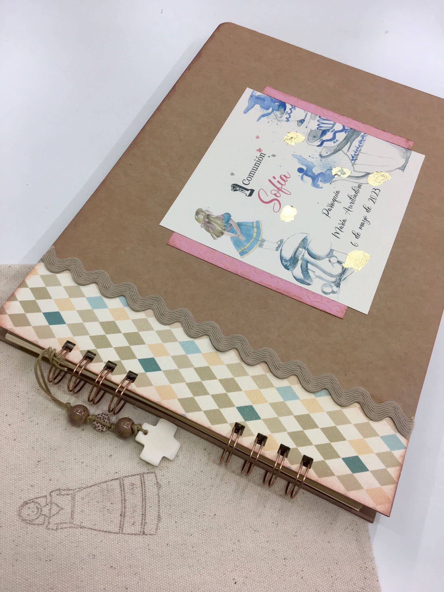 Libro de Firmas Comunión Personalizado y Hecho a Mano - Libro Comunión 22 x 32 cm - Personalización Álbum Comunión (Alicia Maravillas)