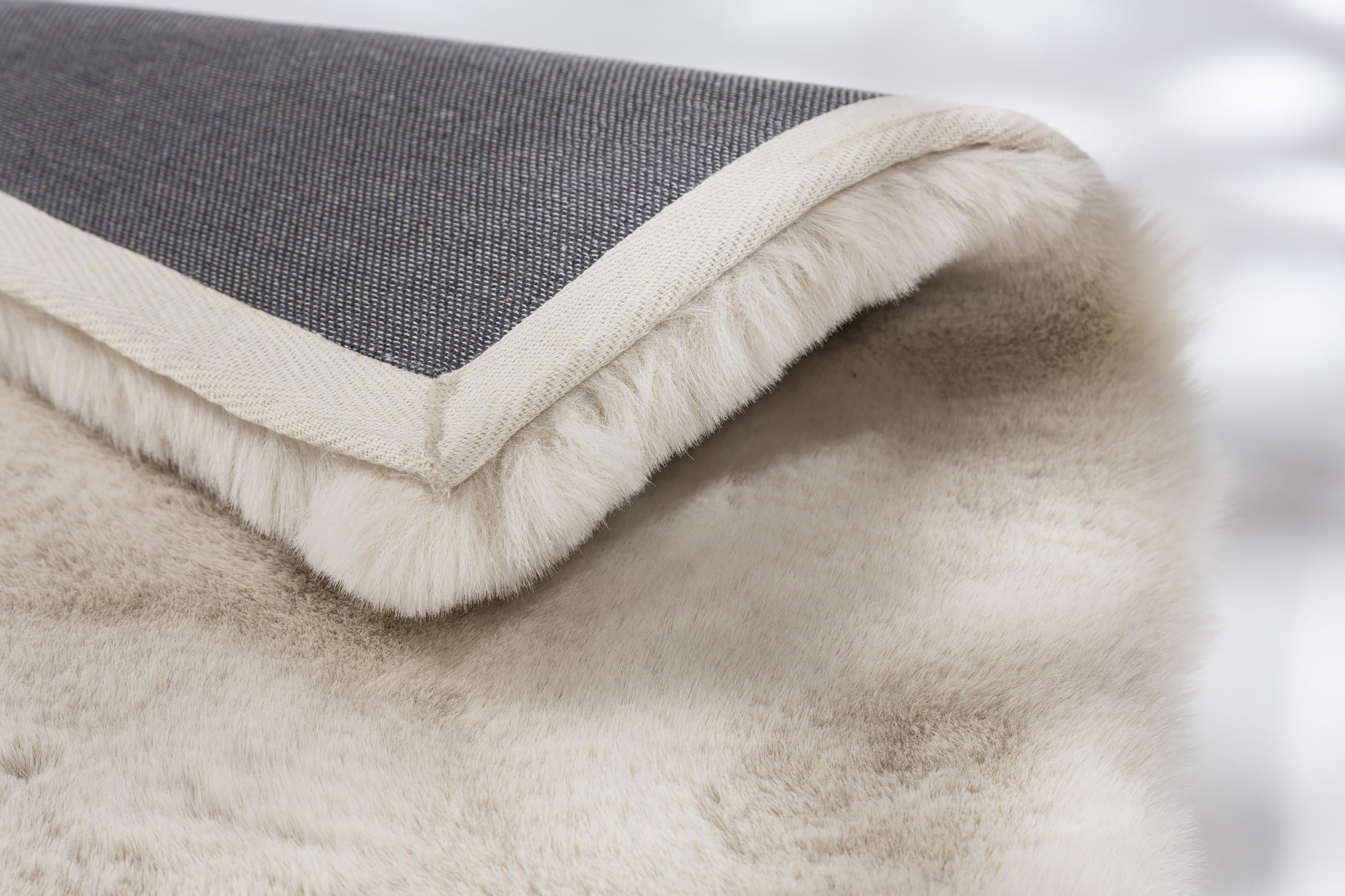 Schöner Wohnen Kollektion Hochwertiger Kunstfell Teppich flauschig - Teppich Wohnzimmer - Hochflorteppich Lammfell Schaffell - Dekofell Shape Beige 55 x 80 cm