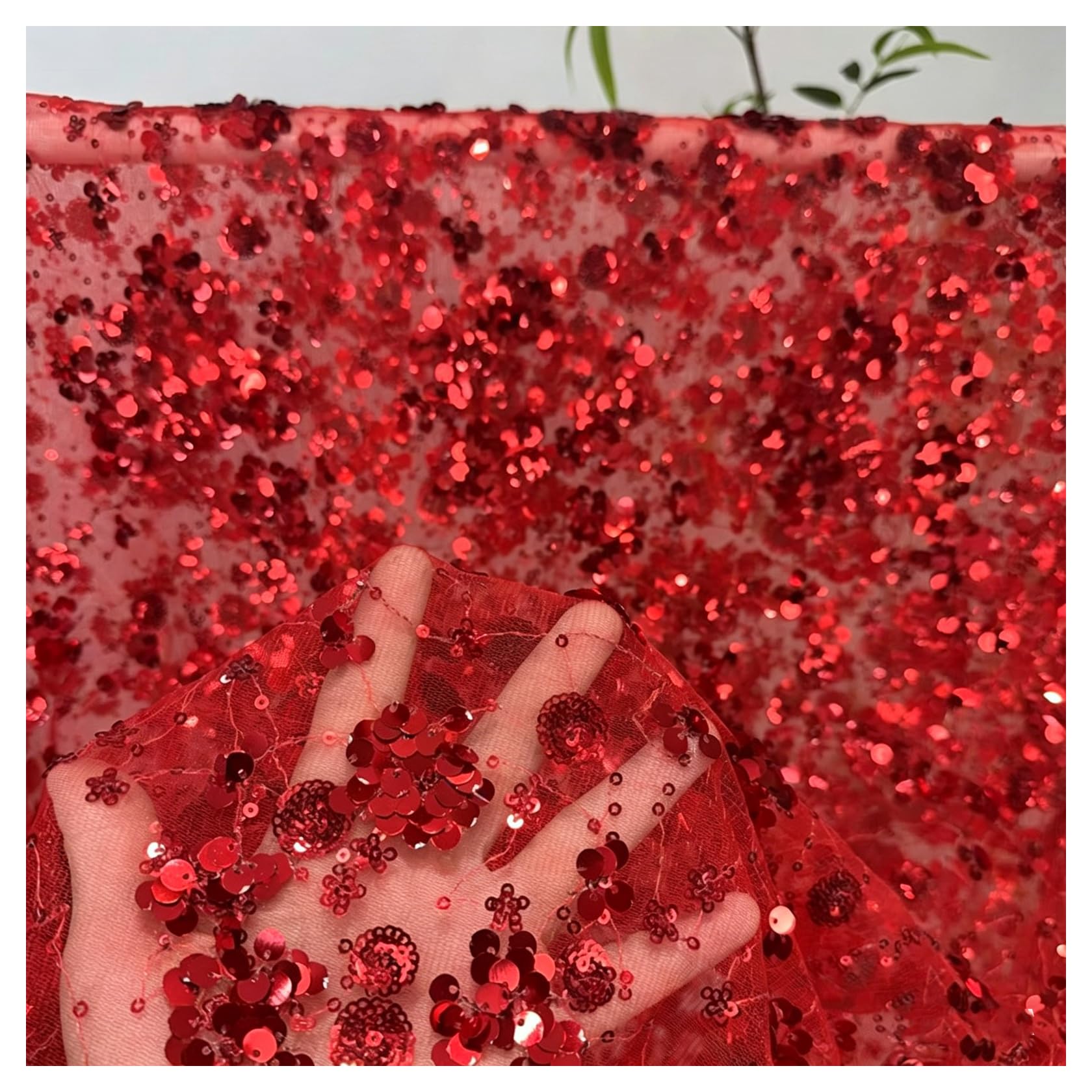 Tissu en tulle pailleté rouge pour réussir vos décorations de robe