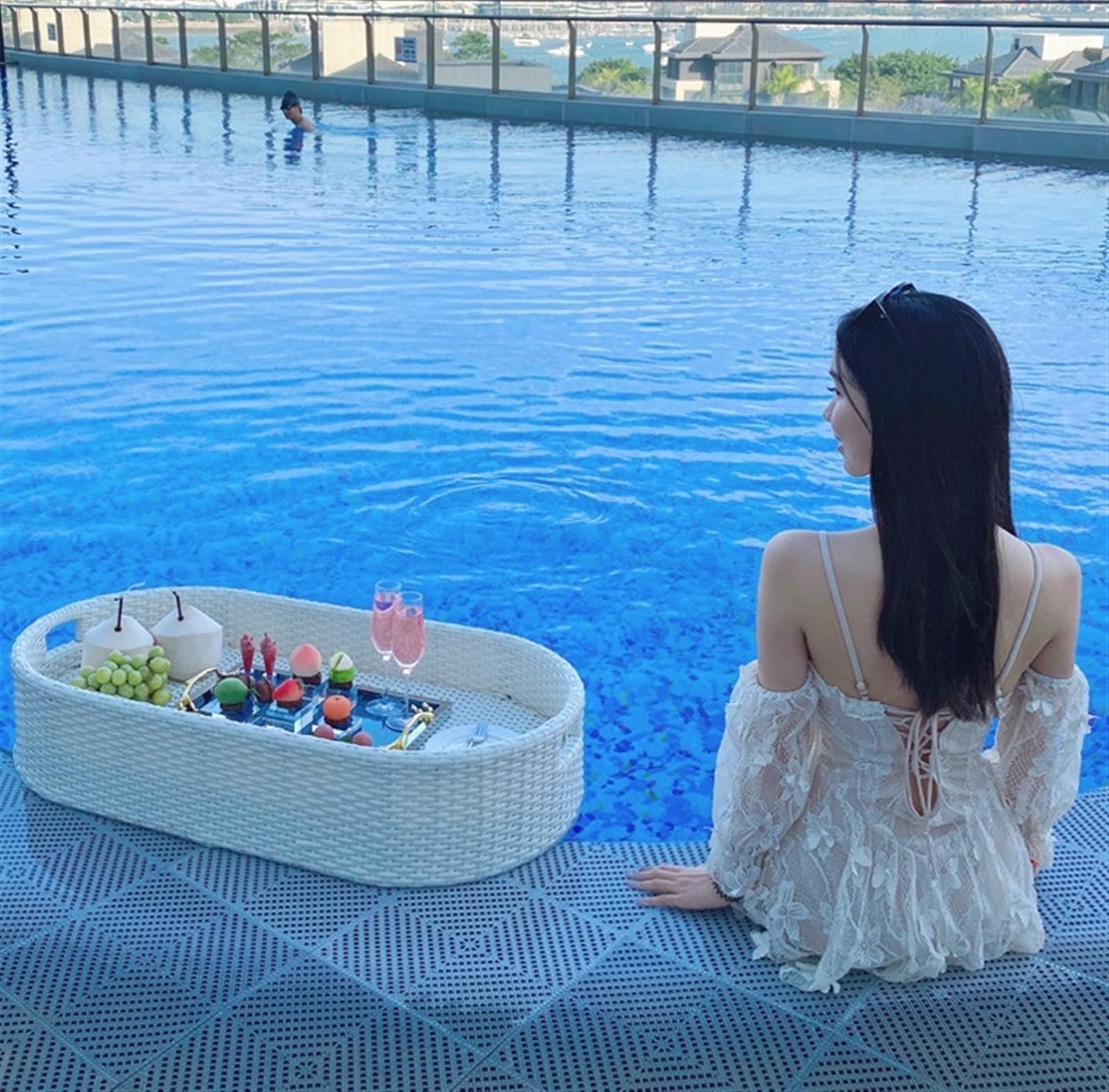 Getränkehalter Pool für Sommer Rattan Schwimmendes Tablett Serviertablett Tisch Bar Schwimmbad Schwimmt Für Sandbänke Spas Partys Inflatable Bar Pool