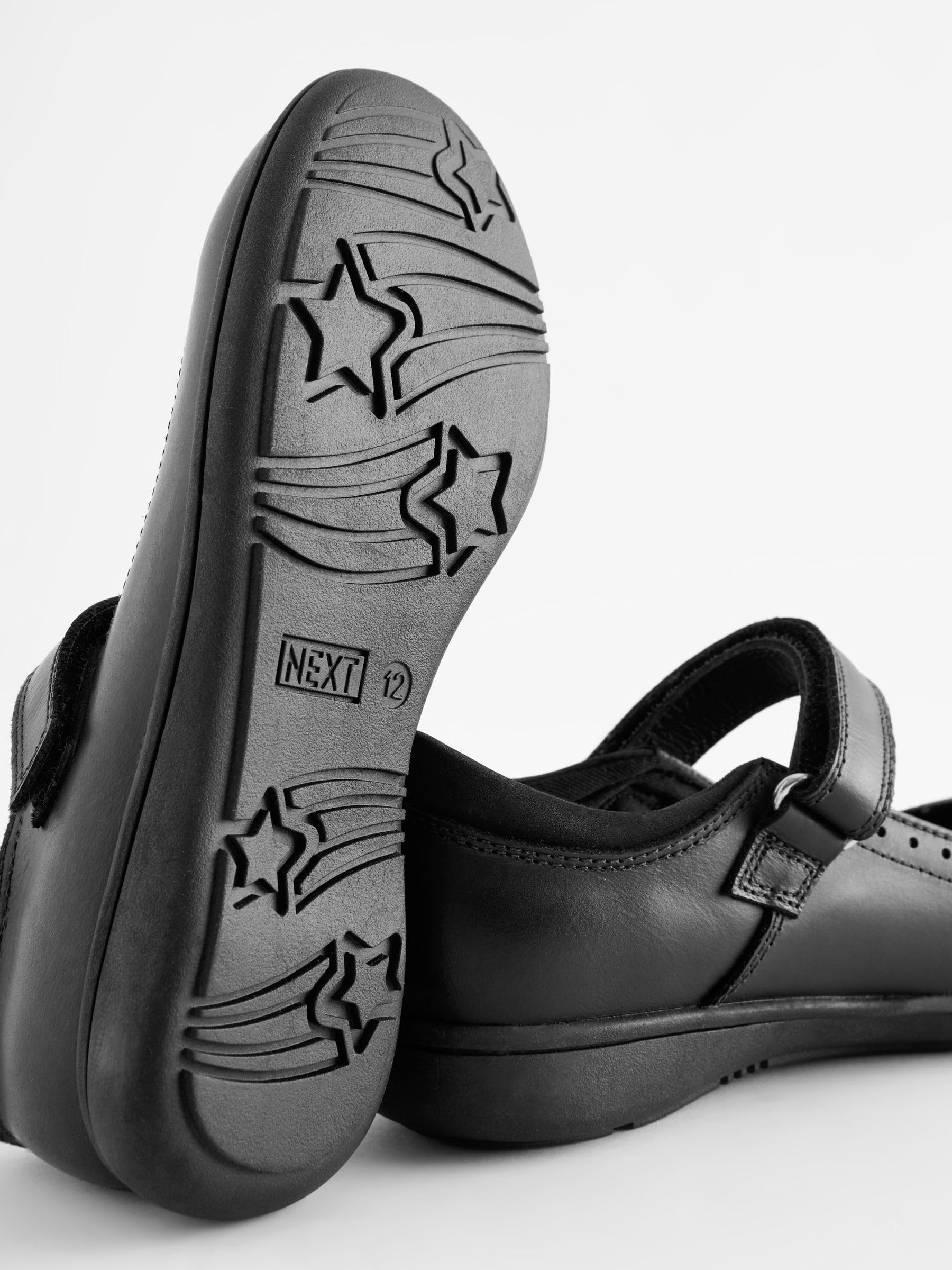 NEXT Mädchen Weite Passform (G) Mary-Jane-Lederschuhe mit Brogue-Detail für die Schule, Weite Passform