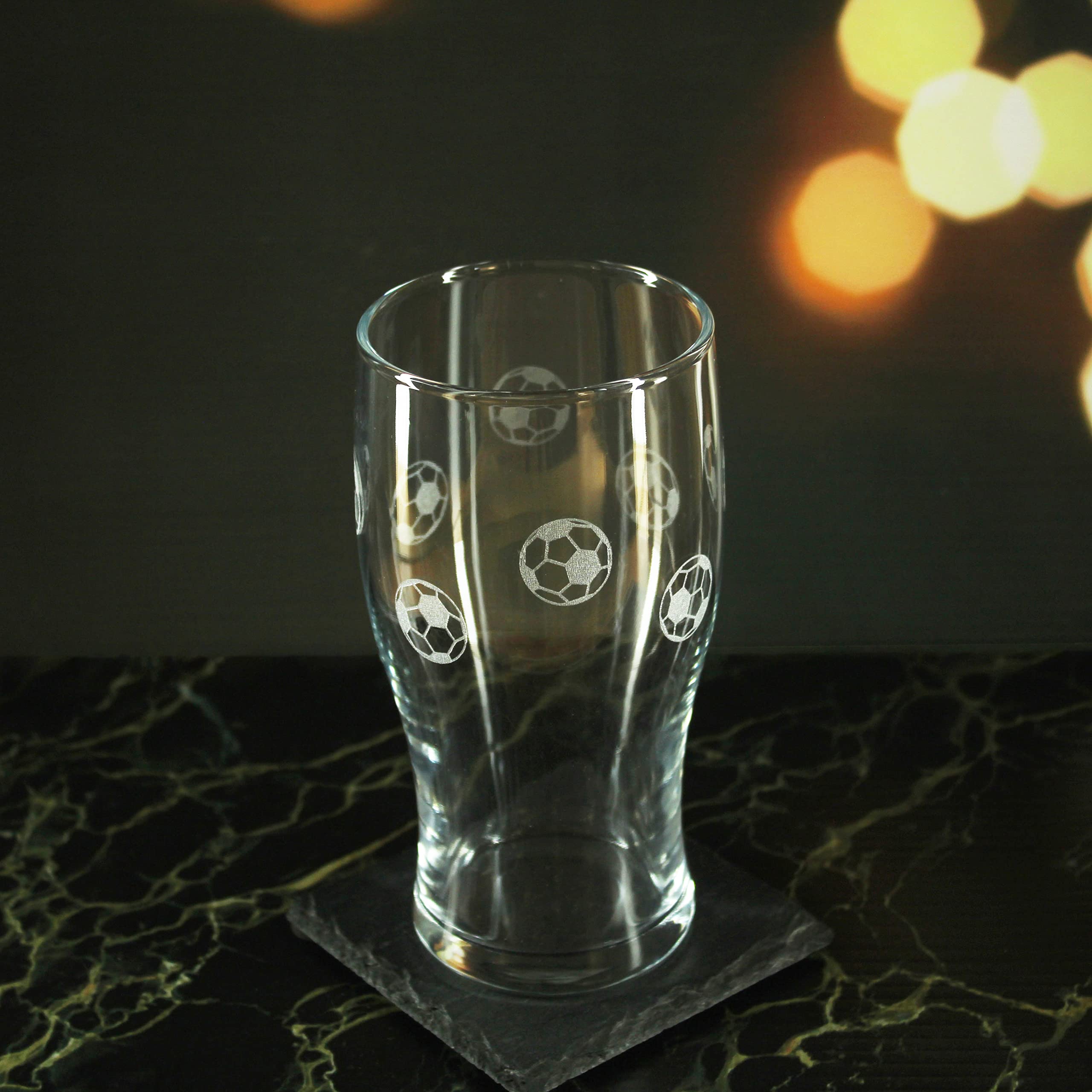 Lot de 4 verres à bière gravés de football - 590 ml - Cadeau de fête des pères - Gravés au laser au Royaume-Uni - Cadeau pour lui, papa, frère, oncle, anniversaire