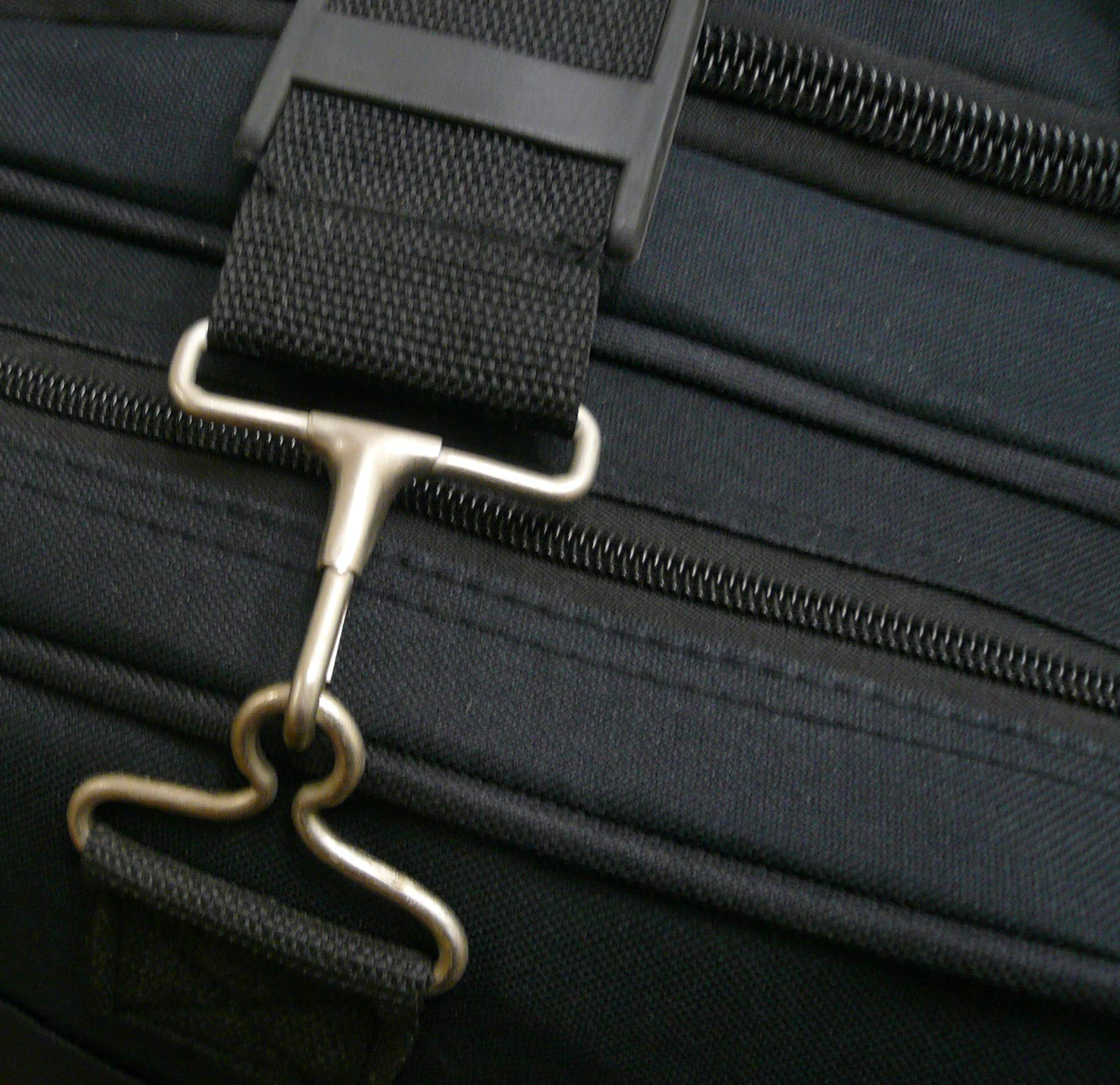 Track Travel/Sports/Gym/Carry-on Duffel Bag? (30 inch)