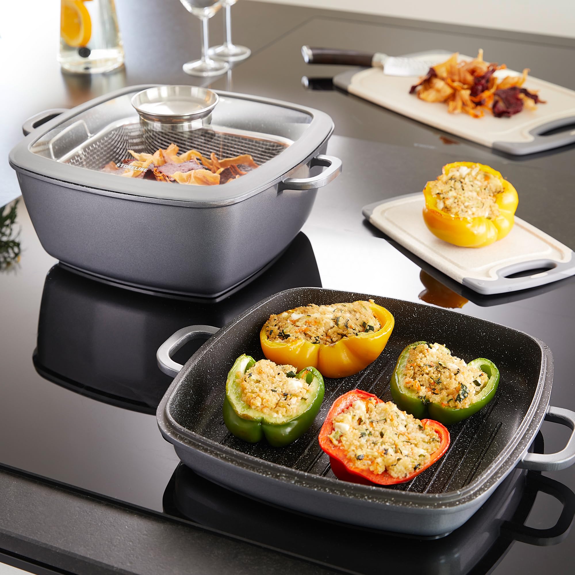 STONELINE Cocotte carrée multi-usage 28x28 cm, avec fonction Vapeur et Friture, convient à l'Induction, en Fonte d’Aluminium, Revêtement Antiadhésif avec de vraies particules de pierre, Gris