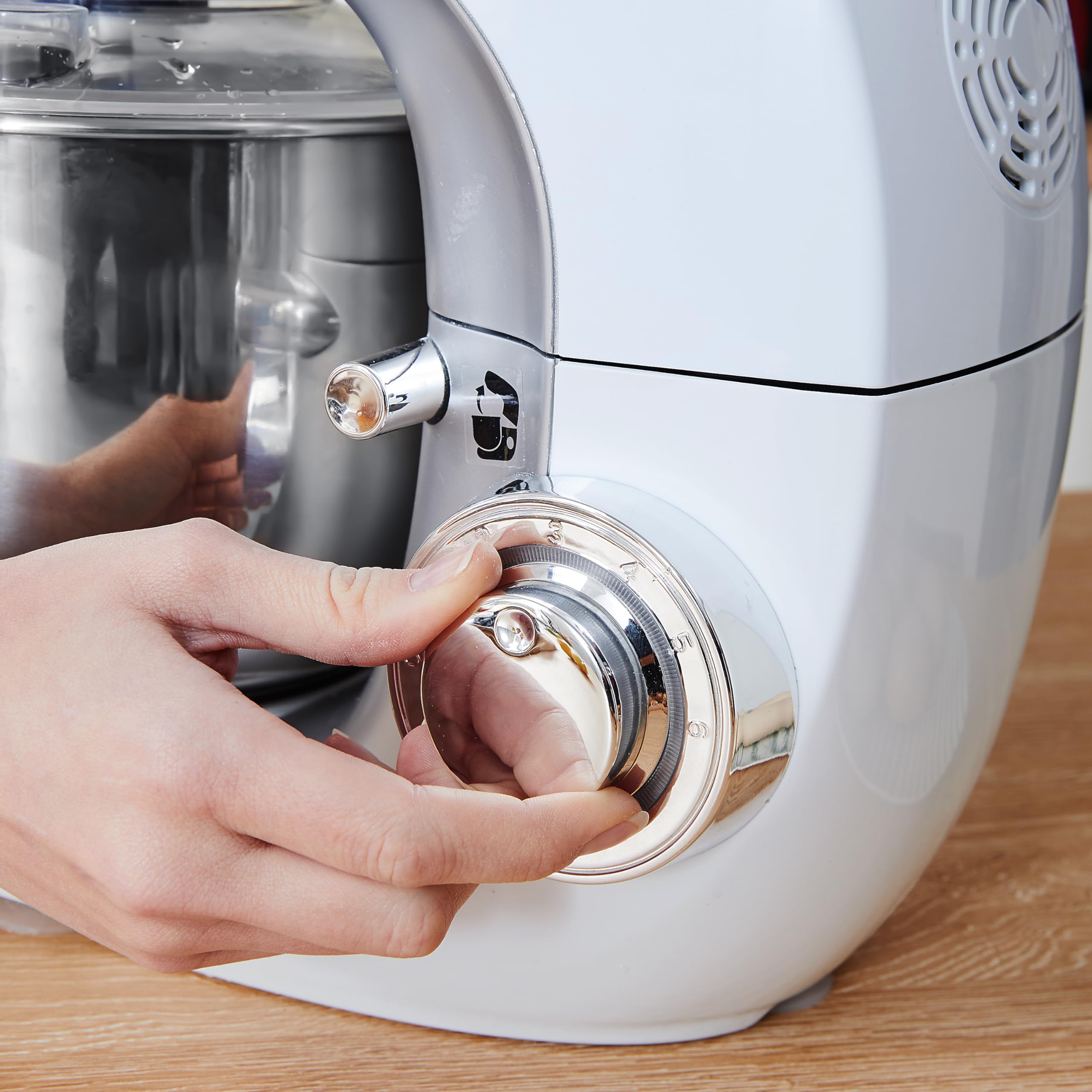 MONZANA® Batidora Amasadora 4,5L Accesorios Robot de Cocina Completo 7 Velocidades Acero Inoxidable Repostería Diseño Retro Postres Tartas 1000W