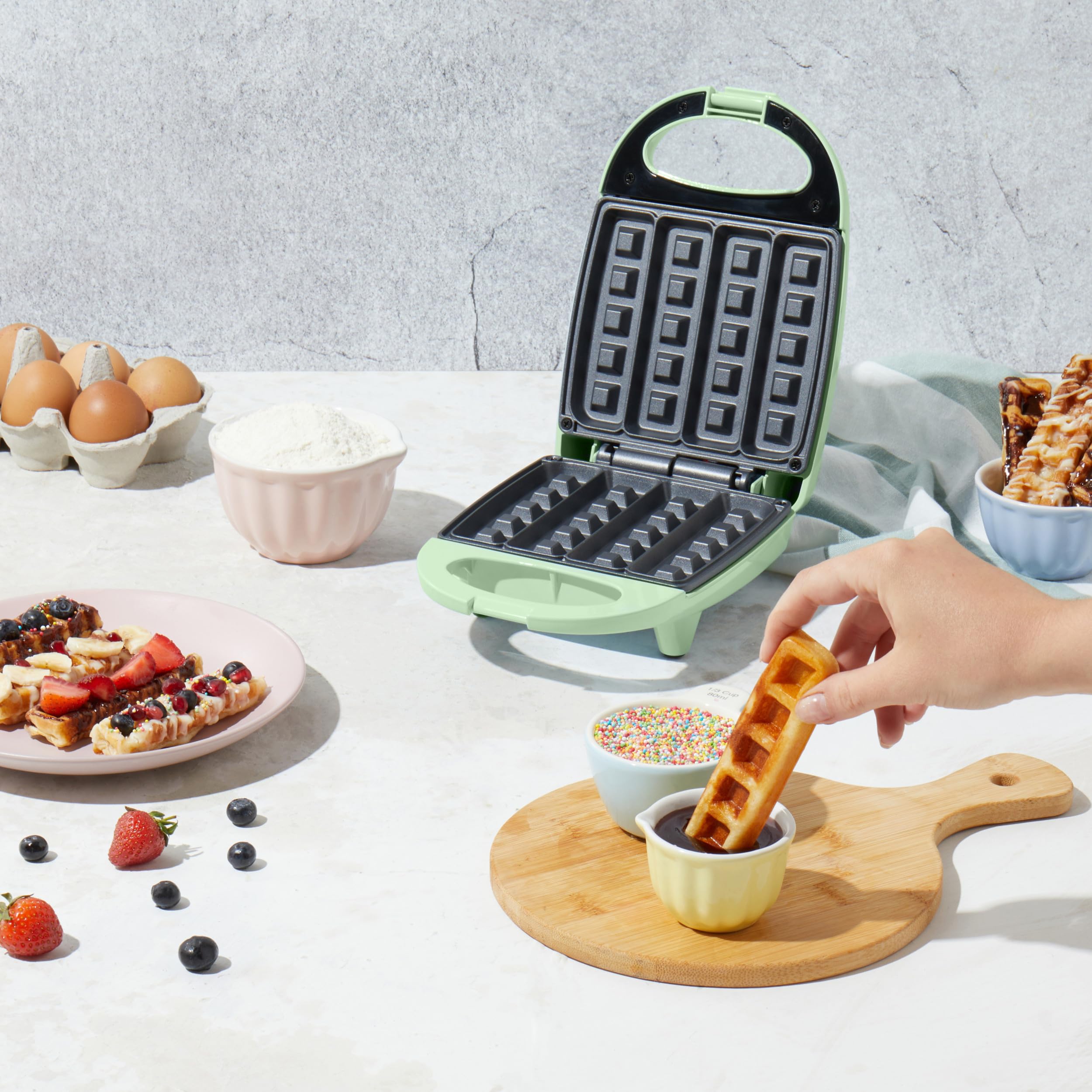 Giles & Posner Stick Waffle Maker – gofrownica belgijska z nieprzywierającymi płytkami do łatwego czyszczenia, antypoślizgowymi nóżkami, czasem nagrzewania 3 minuty, wskaźnikiem zasilania/gotowości