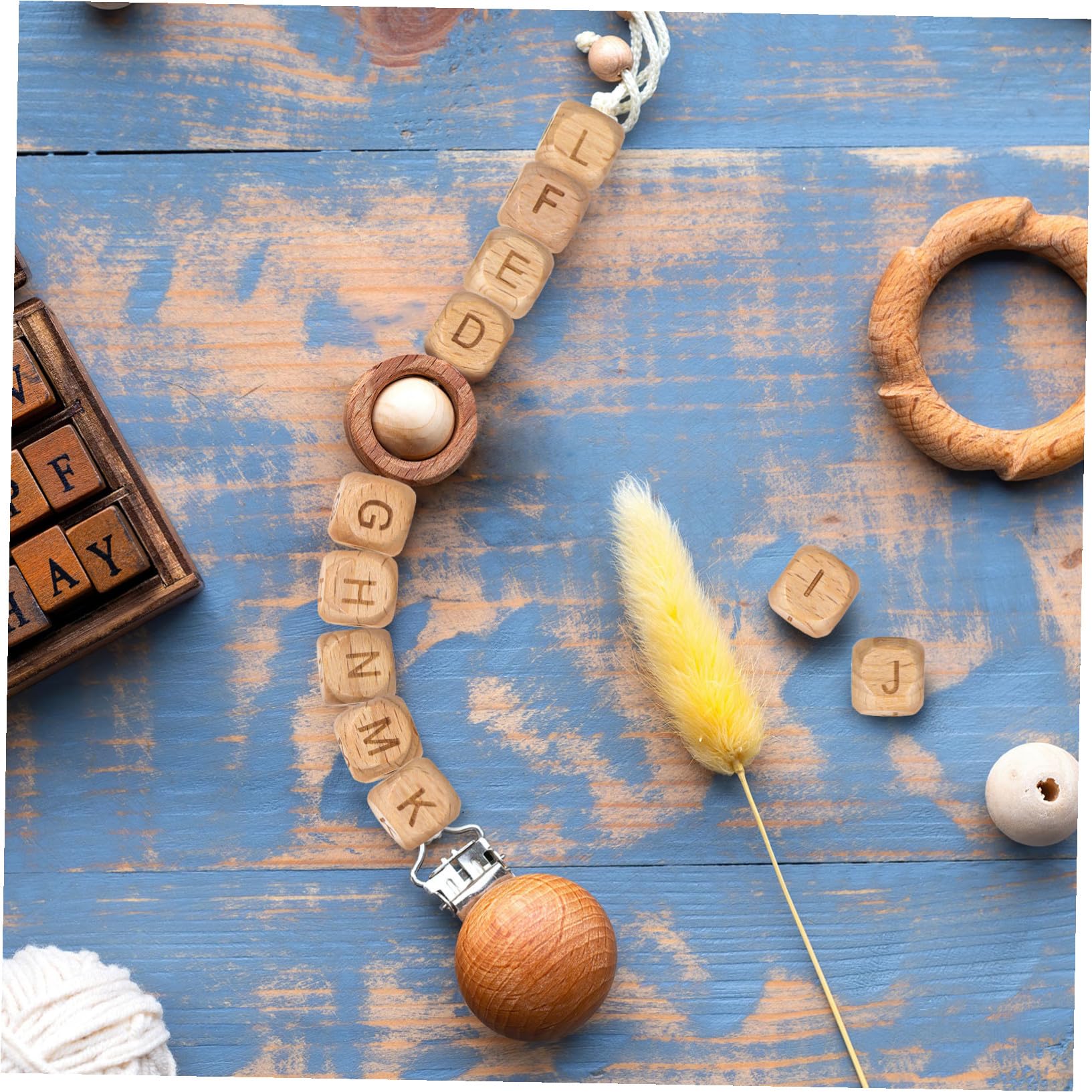 Cuentas De Madera Letras Mayor Para Manualidades, 260 Piezas De Haya Natural, Pequeñas Cuentas Cuadradas Para Pulseras y Collares, Aptas Para Diy y Proyectos Artísticos