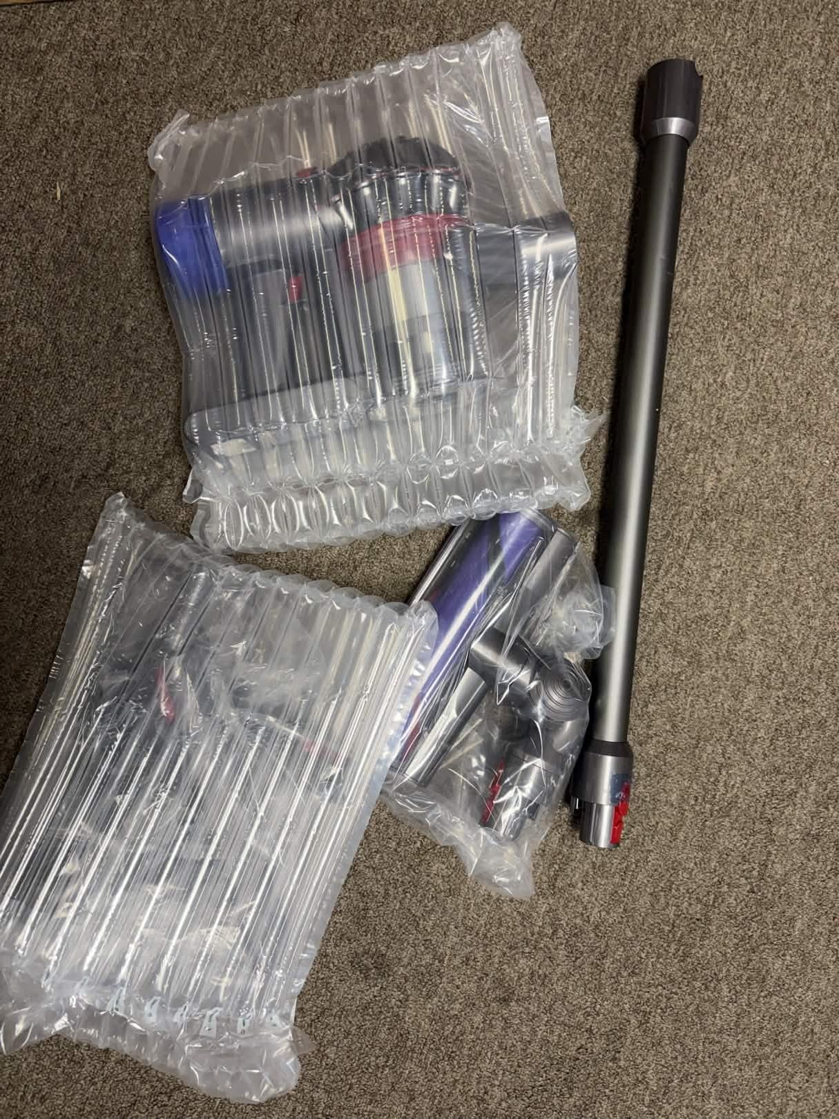 Dyson V8 absolute 【ジャンク品】 Amazon.com - Dyson V8 Absolute Cordless Vacuum - Iron (Renewed)