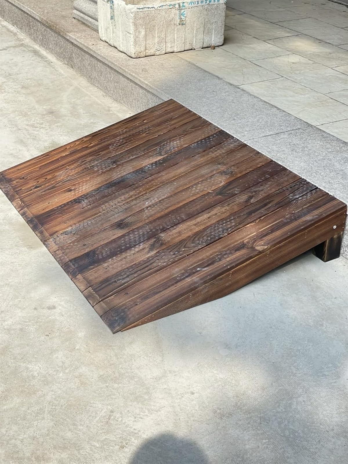 Rampa de madera resistente de la rampa del umbral de madera Rampas de madera antideslizante para pasos de la puerta Accesorio portátil de la silla de ruedas interior Uso al aire libre 35x28x7 pulgadas
