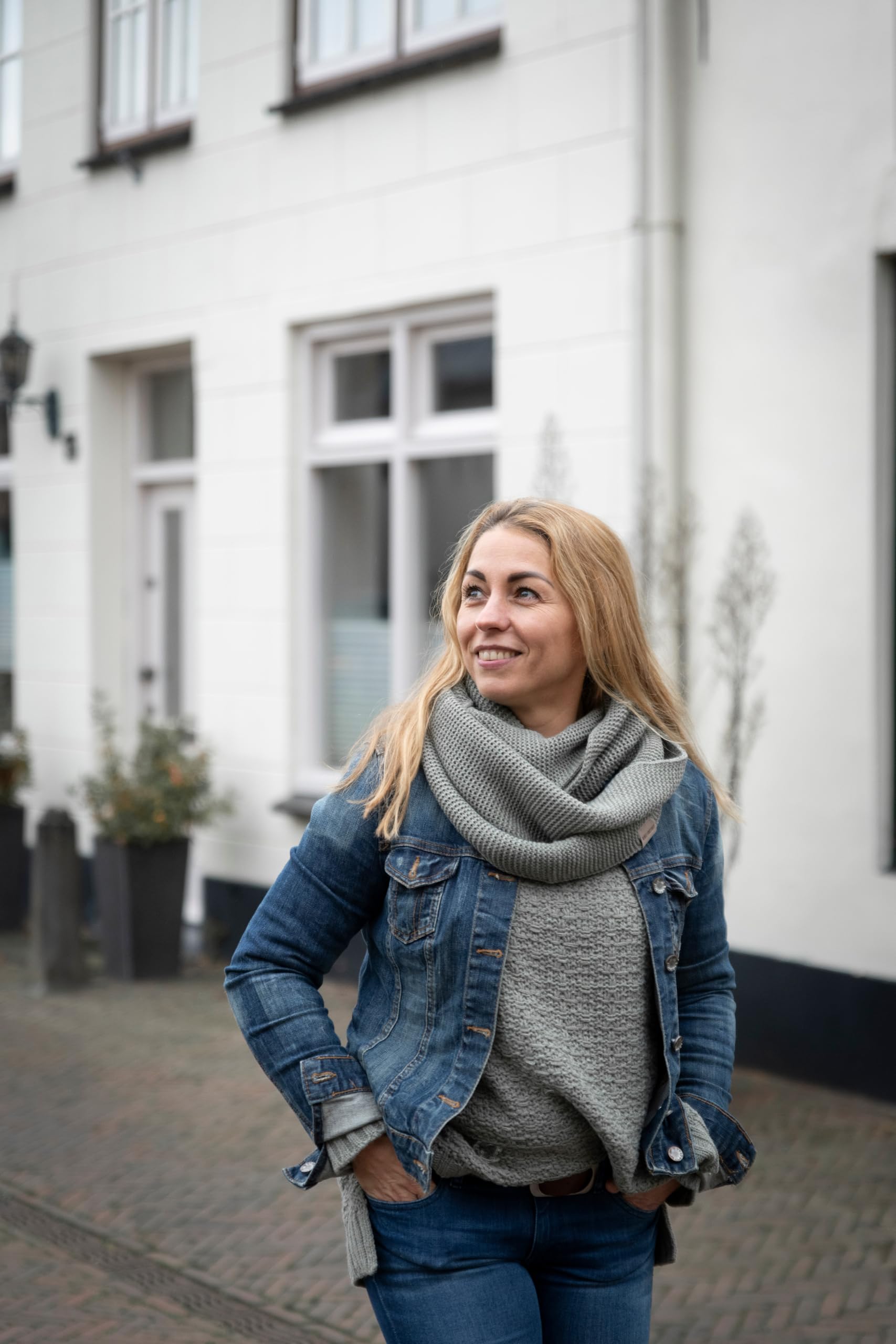 KNIT FACTORY - Jamie Loop Schal - Gestrickter Schlauchschal - Herbst & Winter Essentials - Zeitloses Mode-Accessoire - Für Damen und Herren - Strickschal mit Wolle