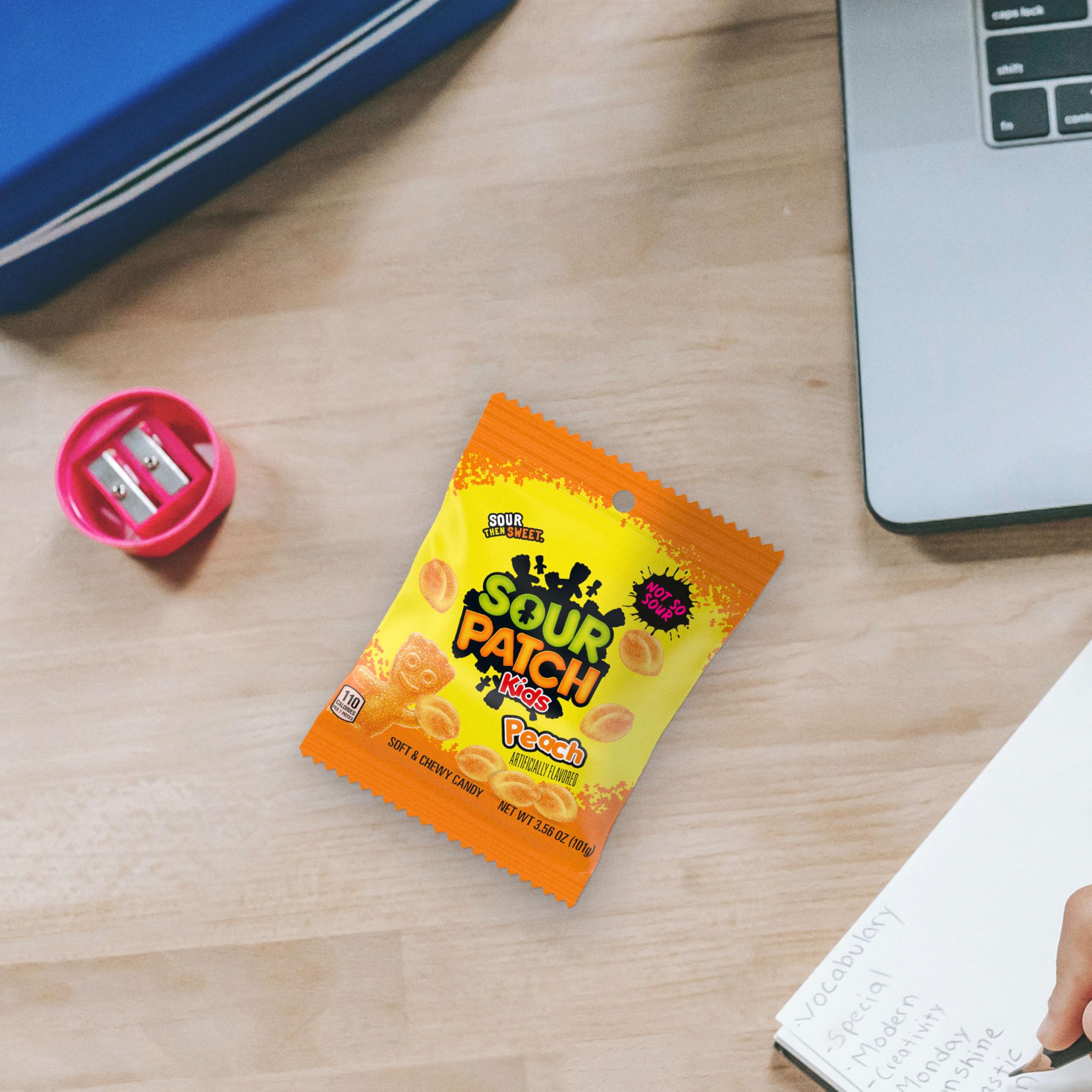 SOUR PATCH KIDS Caramelos suaves y masticables de melocotón, bolsas de 101 g, paquete de 12