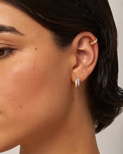 Miniatura 2 de PAVOI Aretes de aro chapados en oro de 14 quilates con doble división esmaltada Aretes de aro esmaltados de colores para mujer Joyas de esmalte