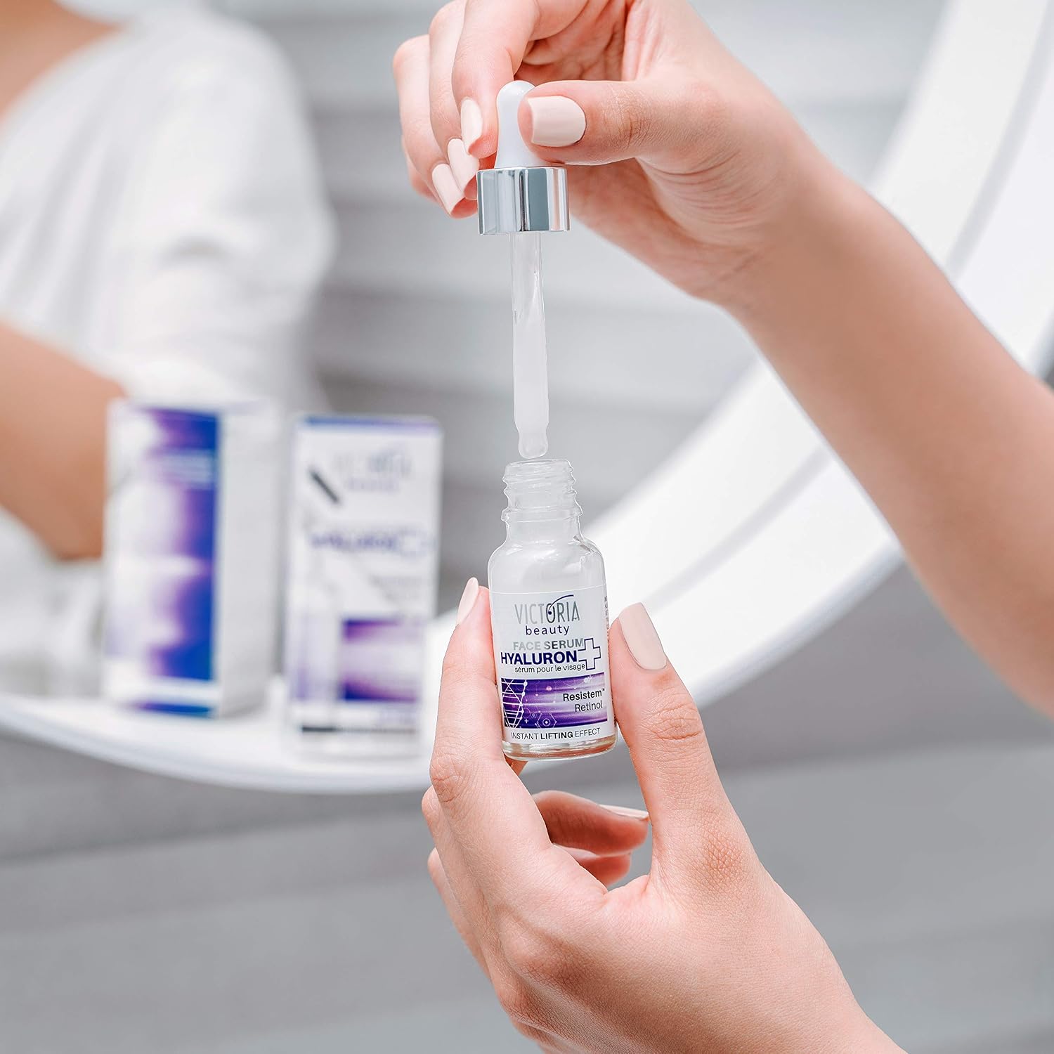 Victoria Beauty Hyaluronic Acid Serum with Retinol, Niacinamide, Vitamin B5 and Plant Stem Cells - Image 3