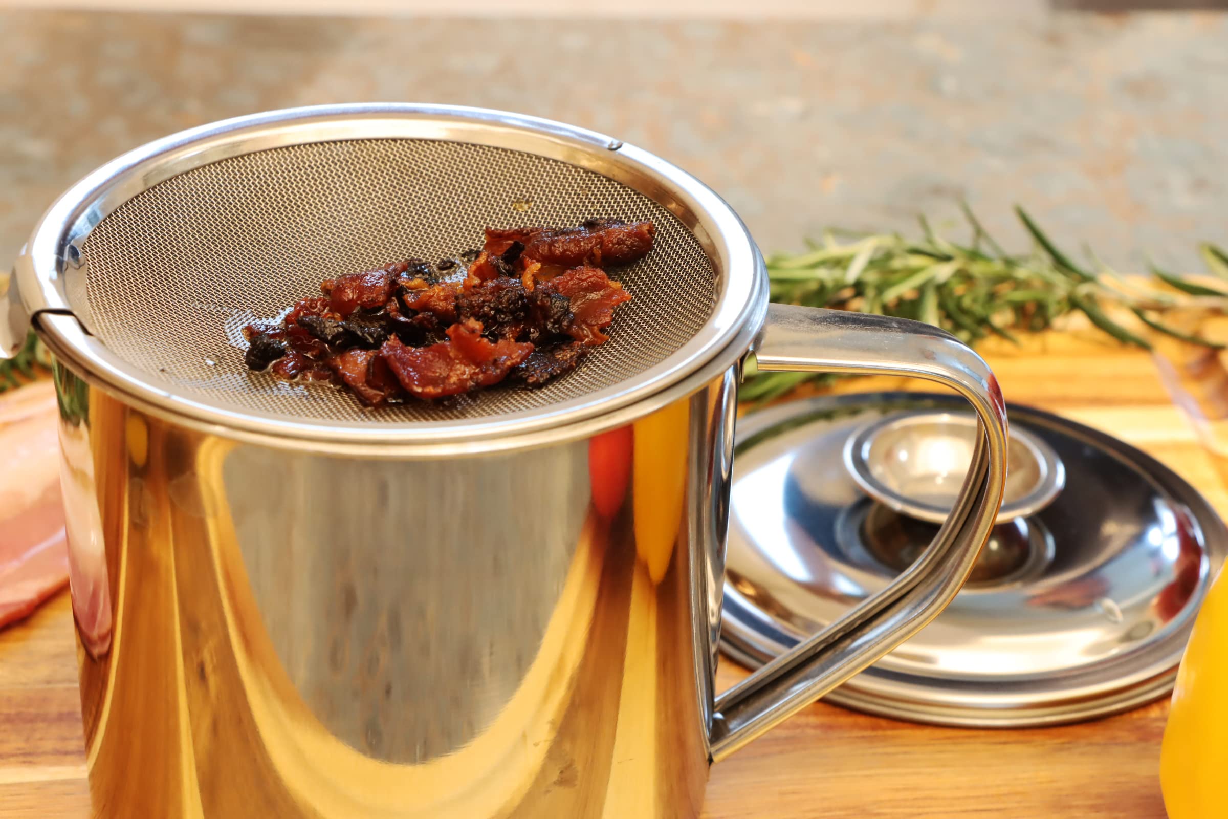 KEISSCO Contenedor de grasa de tocino con colador, recipiente de aceite de cocina de acero inoxidable de 1 litro con tapa y asa, recipiente grande para ghee o recipiente de grasa de tocino, perfecto