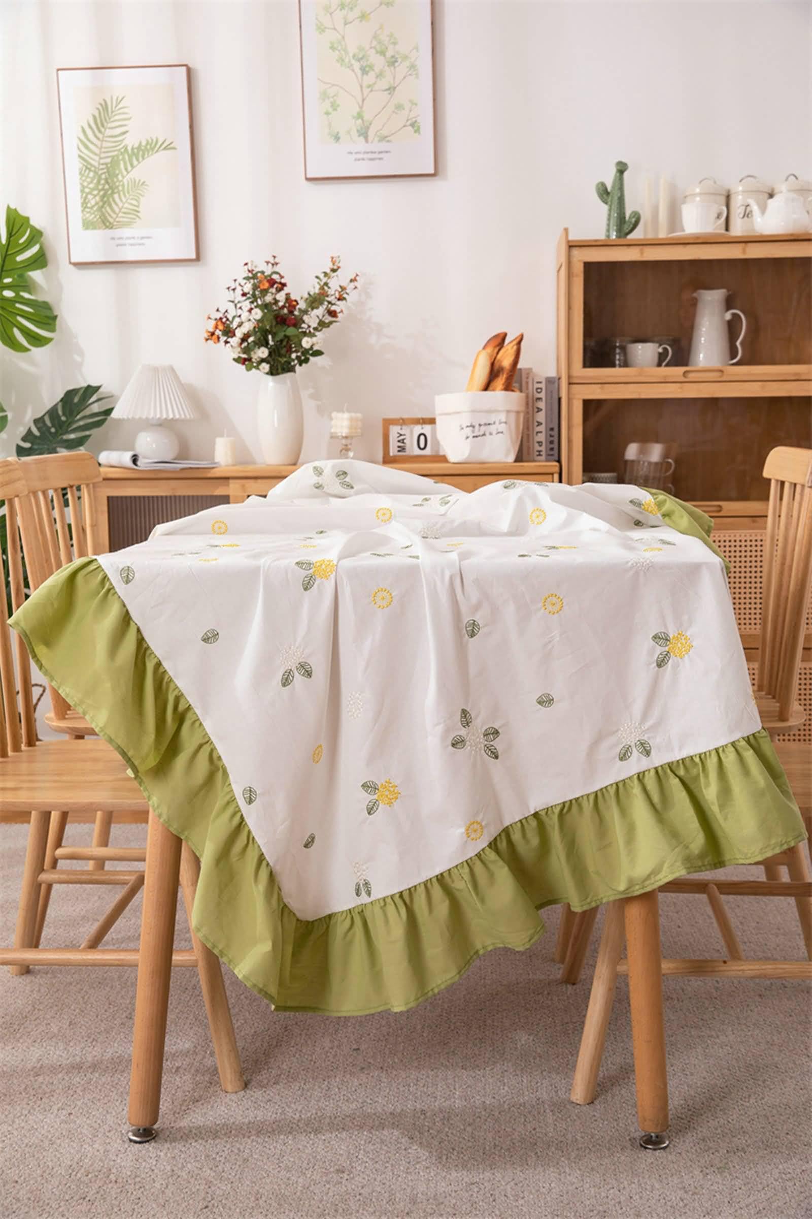 Nappe Salon Tissu, 150x200cm Nappe Rectangle, Nappe à Fleurs brodées pour Buffet et banquets, Infroissable, avec Ourlet à Volants, Beige Vert-Style 2