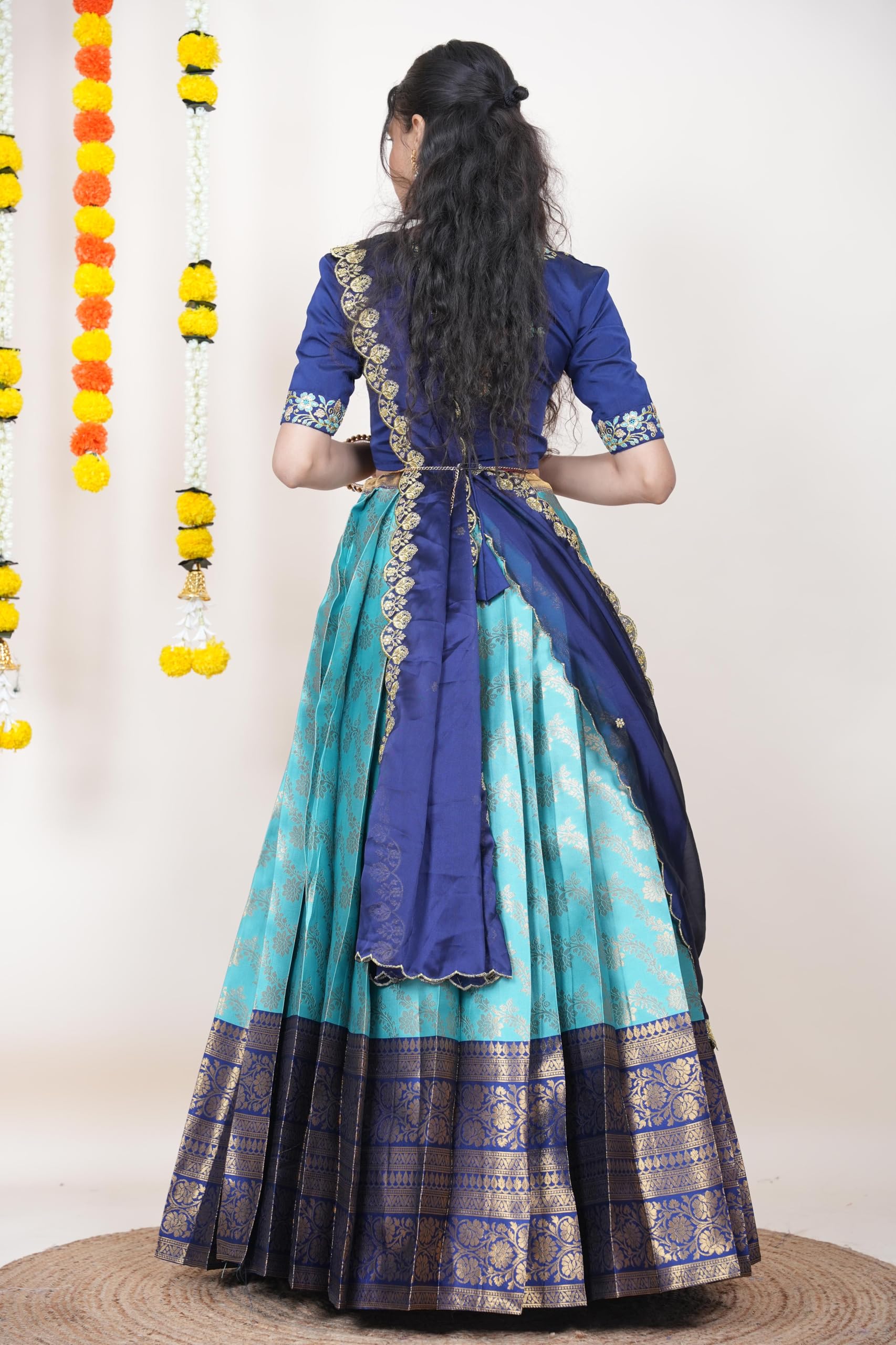 Damen Seide Halb Sari Langa Voni südindischer Pattu Pavadai fertig konfektioniert Lehenga Choli Set mit Dupatta