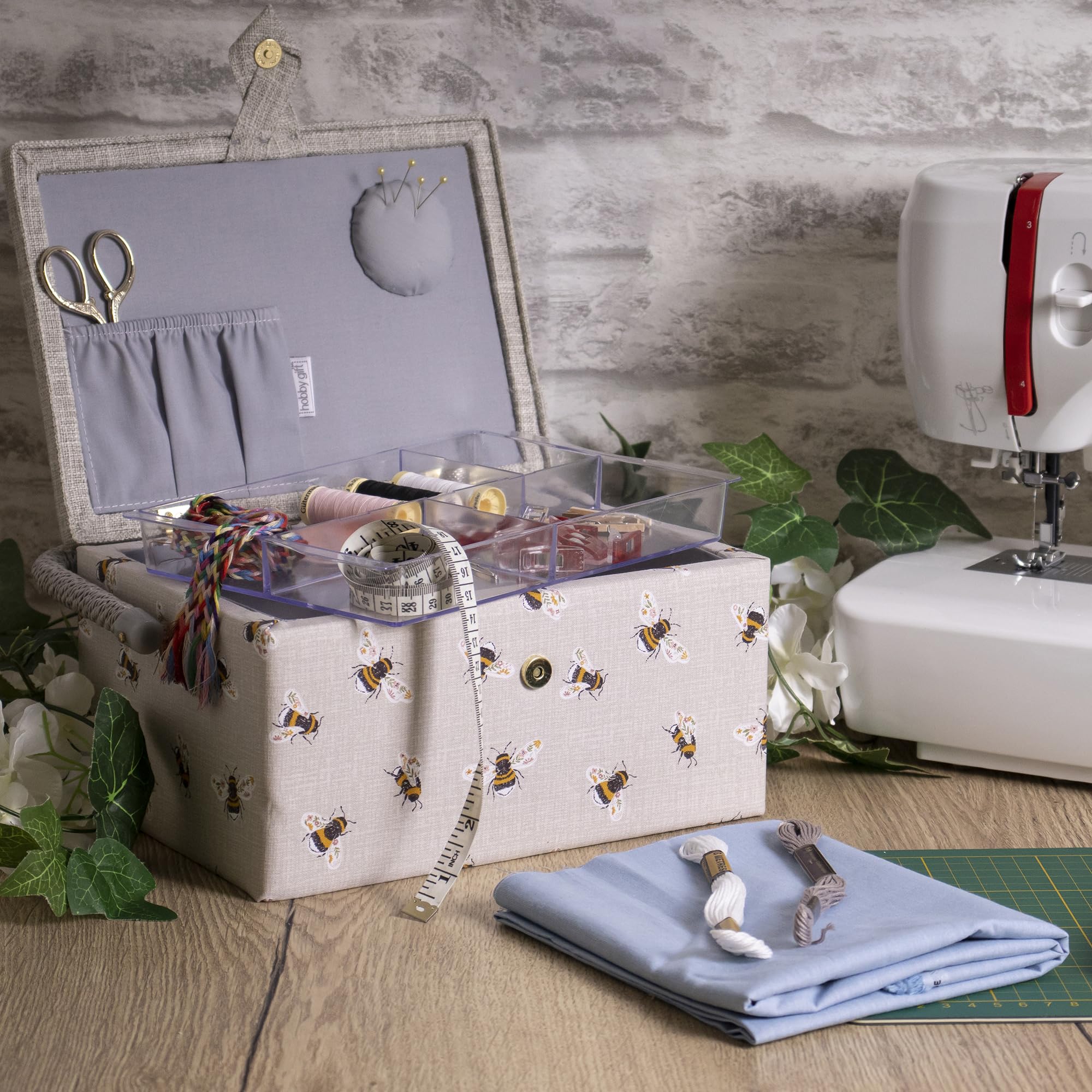 Hobby Gift Boîte de rangement pour artisanat de couture brodée exclusive de taille moyenne, Abeille brodée