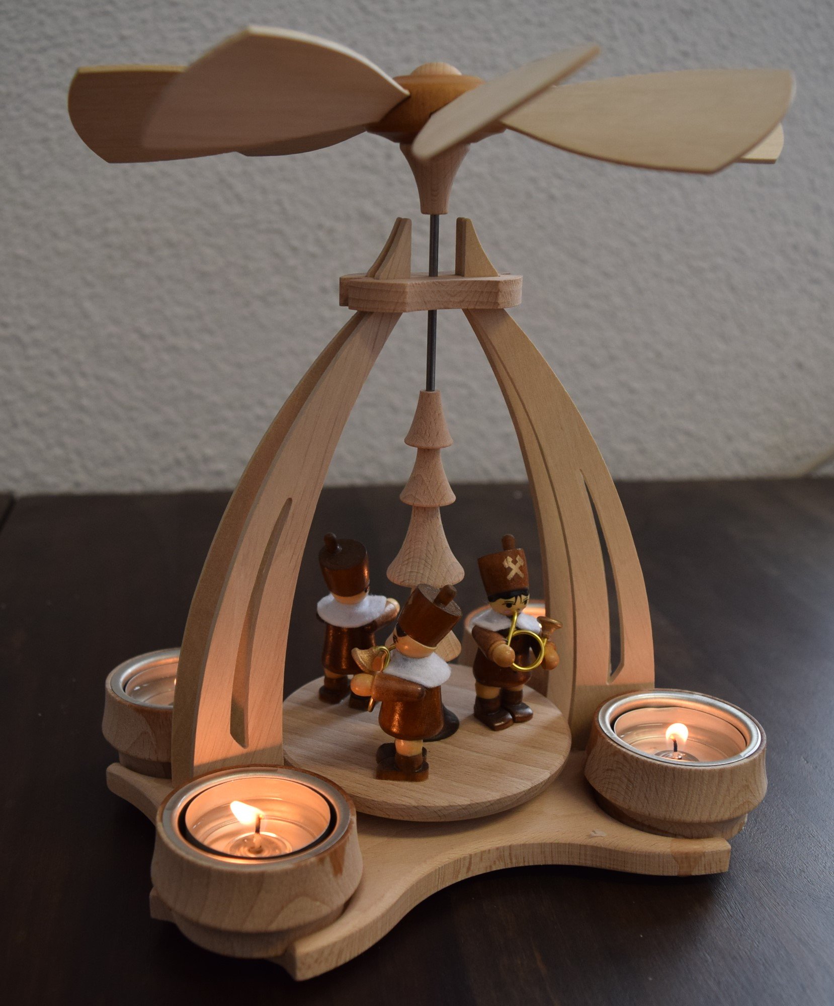 Pyramide aus Buchenholz mit 3 Bergleuten, ca. 24 cm