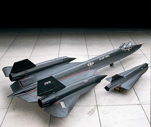 Miniatura 3 de Revell 85-5810 SR-71 Blackbird 1:72 Scale 66-Piece Skill Level 4 Model Airplane Building Kit