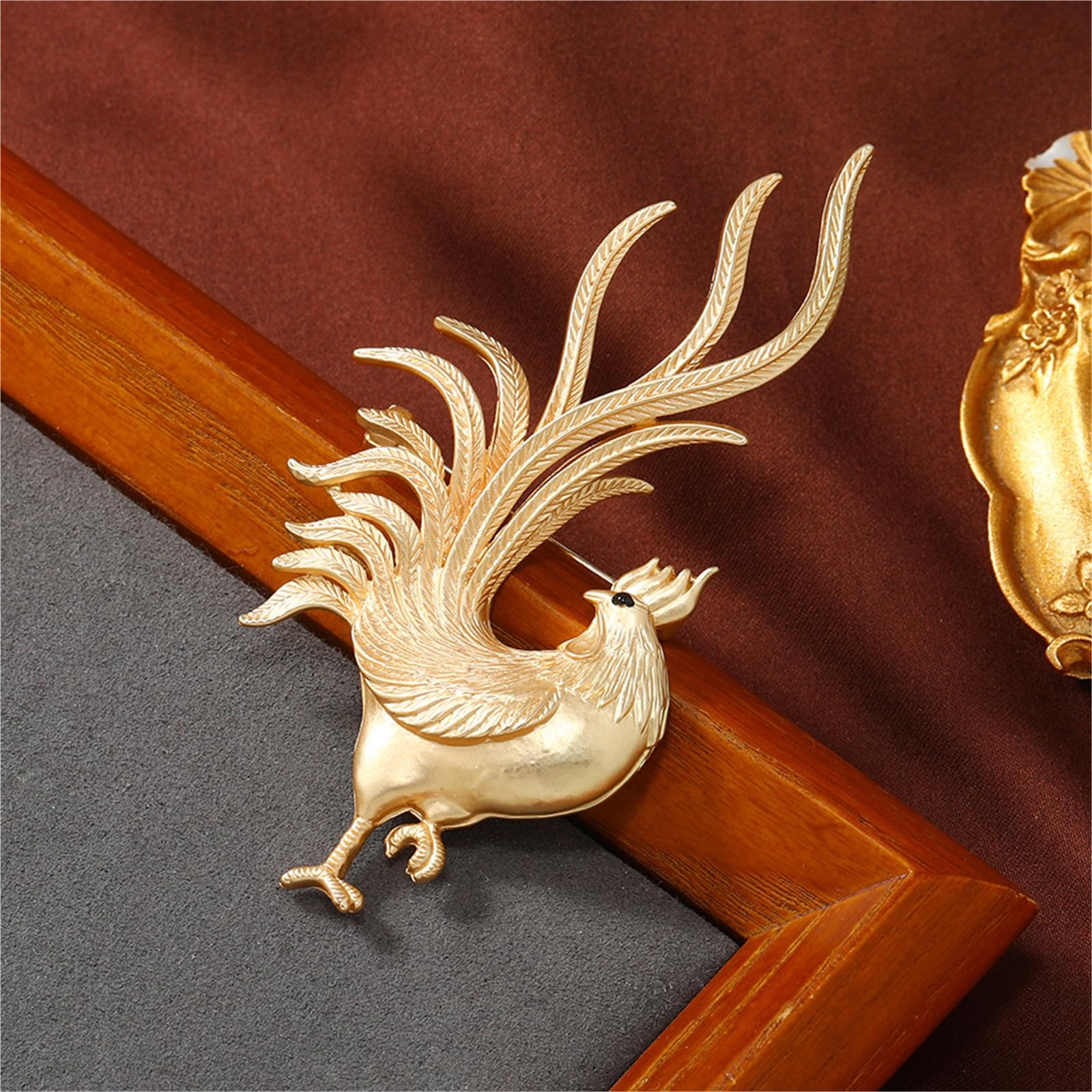 Broche creativo de pollo dorado del zodiaco para hombres y mujeres, pin de animal retro para decoración de chaqueta de traje