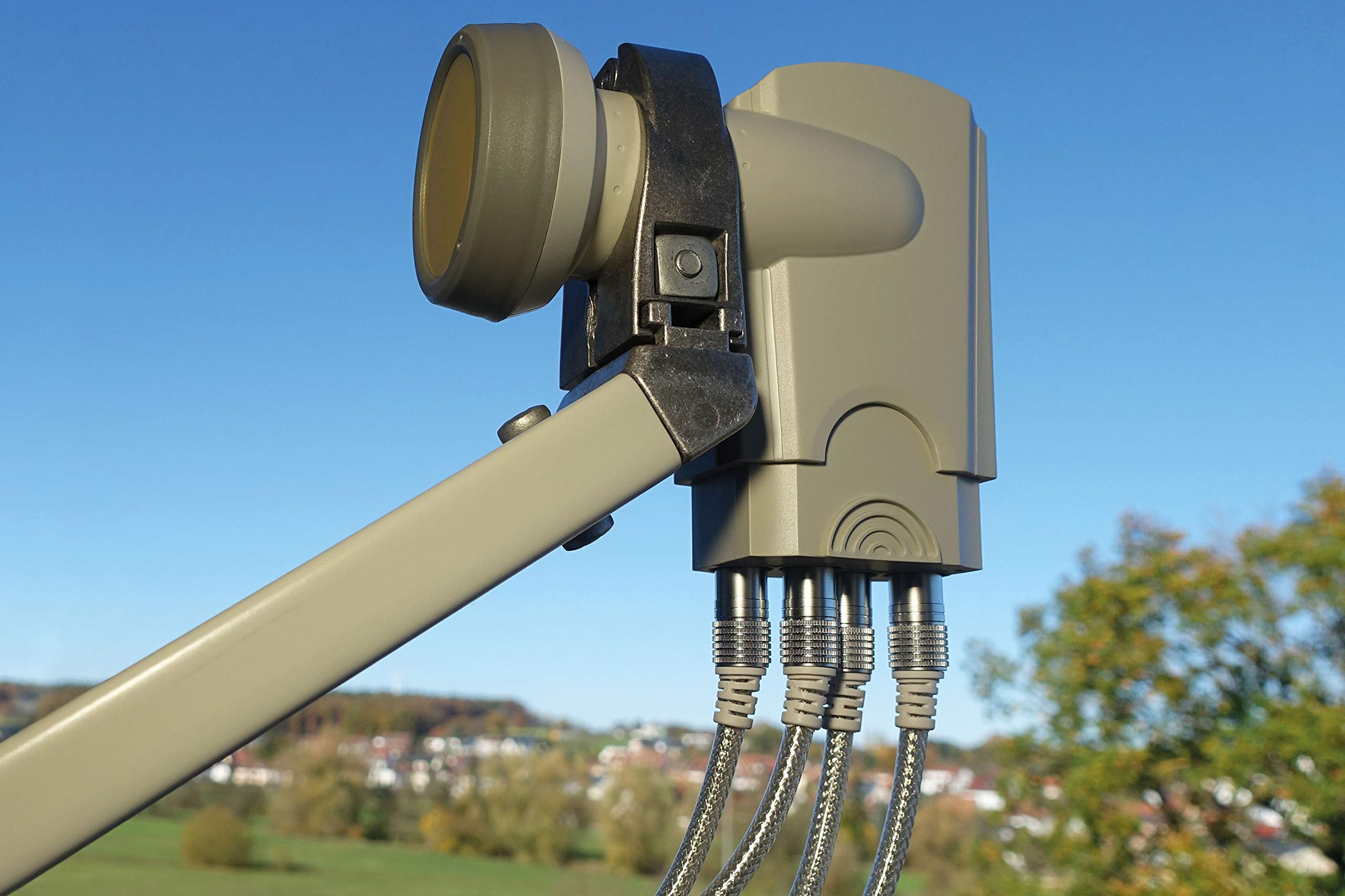 SCHWAIGER -364- Quad LNB z ochroną przeciwsłoneczną, 4-krotny, cyfrowy (4 użytkowniki), wyjątkowo odporny na wysokie temperatury nasadka LNB, zastosowanie z anteną satelitarną, kompatybilny z wieloma feedami z ochroną przed warunkami atmosferycznymi, pozł