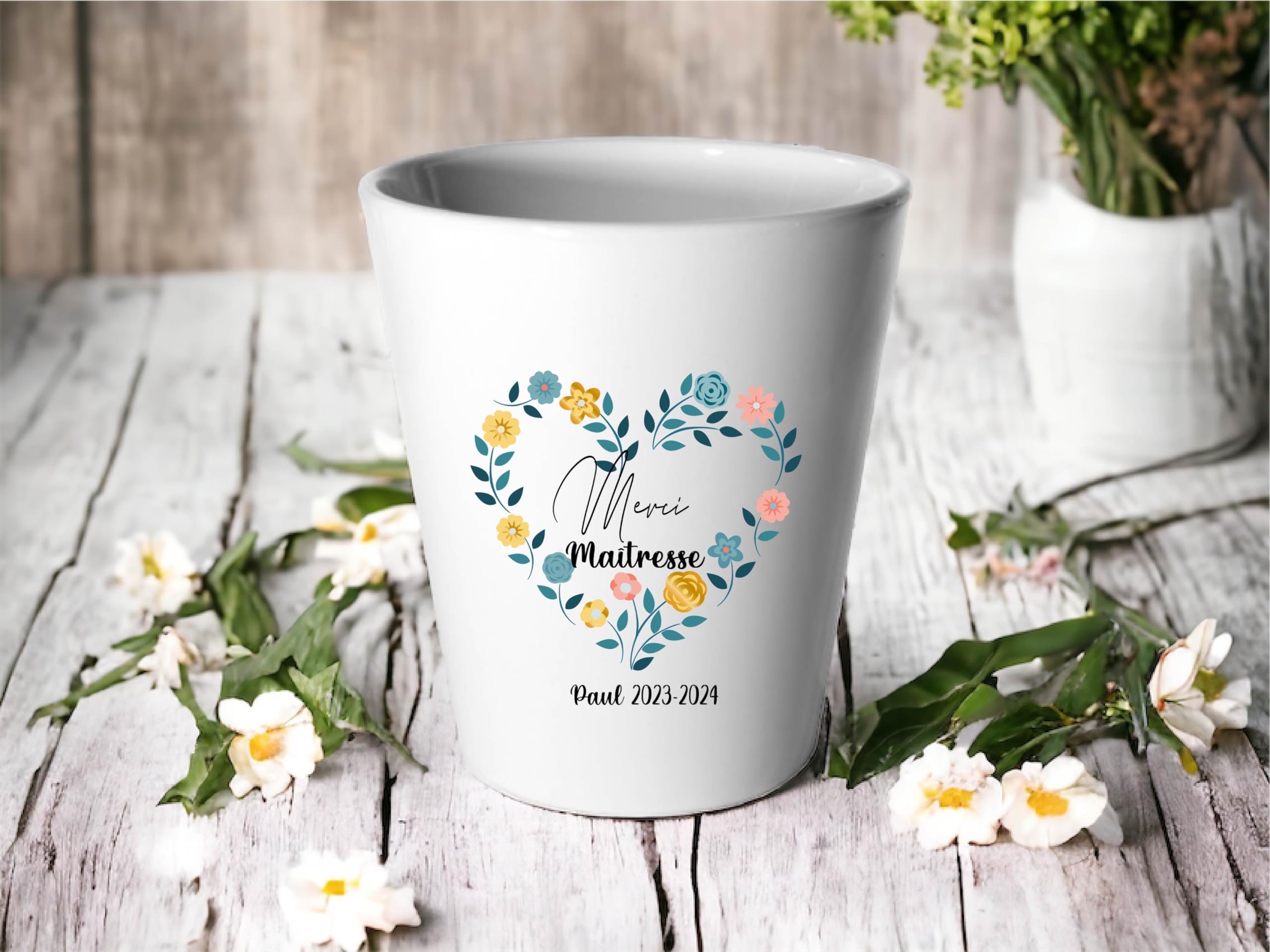 Petit Cache-Pot Merci Maîtresse – Couronne de Fleurs Cœur – Personnalisé avec Prénom Enfant – Céramique 90 mm – Cadeau Fin d’Année