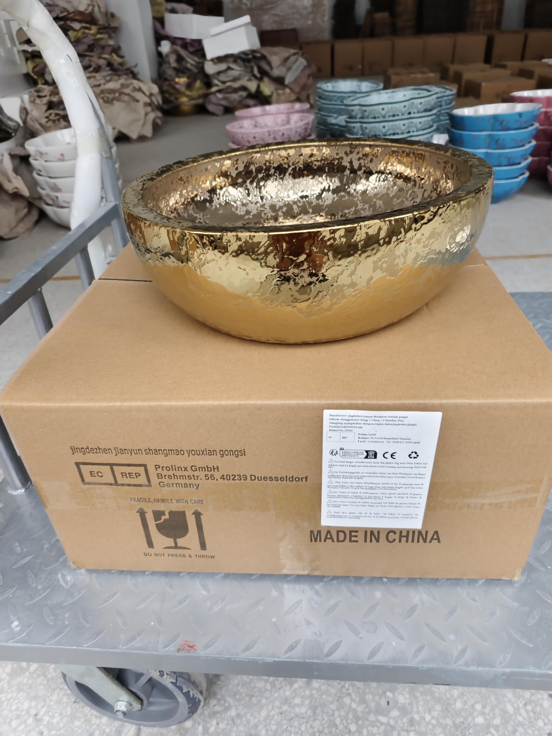 1 komplettes Set luxuriöser, handgefertigter Keramikwaschbecken in Gold mit goldenem Wasserhahn und Abfluss