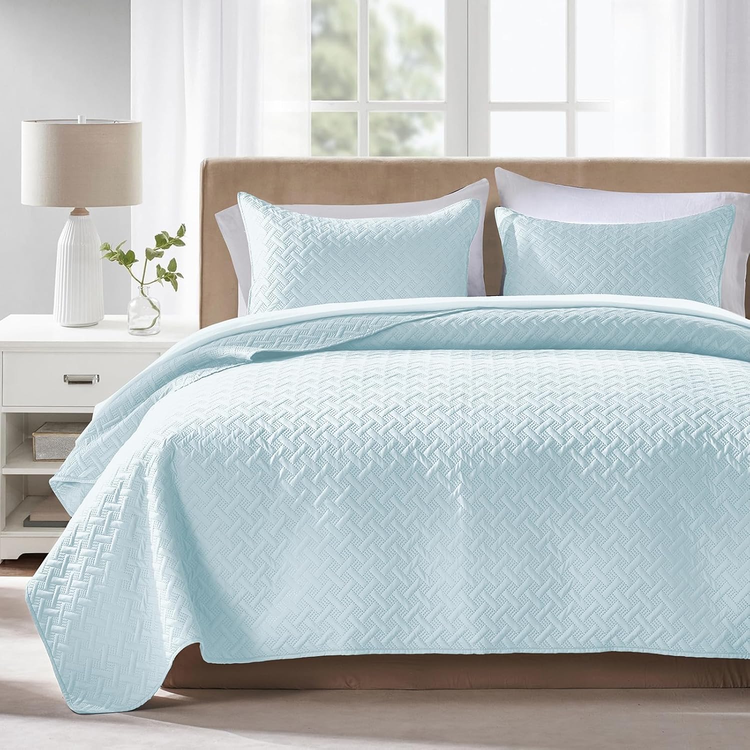 FLYMME King Size Quilt Bedding Set,Lightweight Beige White Bedspreads,Vintage Olive Leaf Design,Ultra Soft Microfiber Bed Coverlet 3 Pieces for All-Season (1 Quilt,2 Shams)